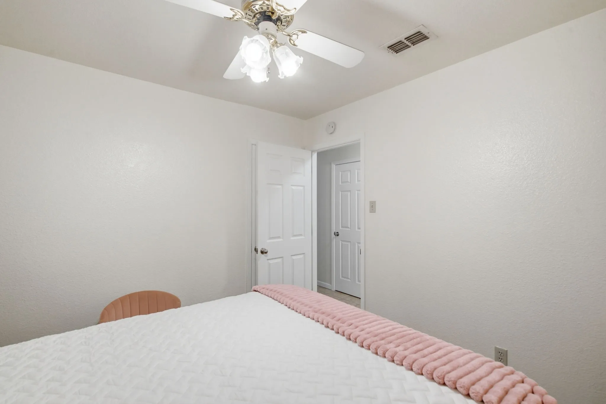Single Family Residence For Sale in Parker County , 701 Van Winkle Street, Weatherford, Texas 76086, 3 Bedroom, 2 Bathroom, 1 Garage spaces, 1,016 Sqft, built in 1980, mls#21330919, Real Estate Agent in Weatherford, Homes For Sale in Parker county, Homes For Sale in Weatherford, Realtor in Weatherford Texas, Real Estate Brokerage Independent Realty Texas, Luminita Cordes Realtor