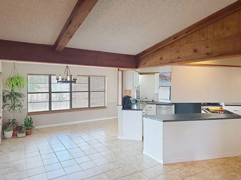 Single Family Residence For Sale in Jones County , 8908 Co Rd 103 Road, Hamlin, Texas 79520, 4 Bedrooms, 4 Bathrooms, 2 Garage spaces, 2,876 Sqft, built in 1981, Price $570,000, mls#21332182, Real Estate Agent in Hamlin, Homes For Sale in Jones county, Homes For Sale in Hamlin, Realtor in Hamlin Texas, Real Estate Brokerage Independent Realty Texas, Luminita Cordes Realtor