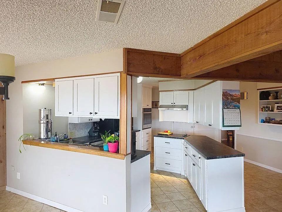 Single Family Residence For Sale in Jones County , 8908 Co Rd 103 Road, Hamlin, Texas 79520, 4 Bedrooms, 4 Bathrooms, 2 Garage spaces, 2,876 Sqft, built in 1981, Price $570,000, mls#21332182, Real Estate Agent in Hamlin, Homes For Sale in Jones county, Homes For Sale in Hamlin, Realtor in Hamlin Texas, Real Estate Brokerage Independent Realty Texas, Luminita Cordes Realtor