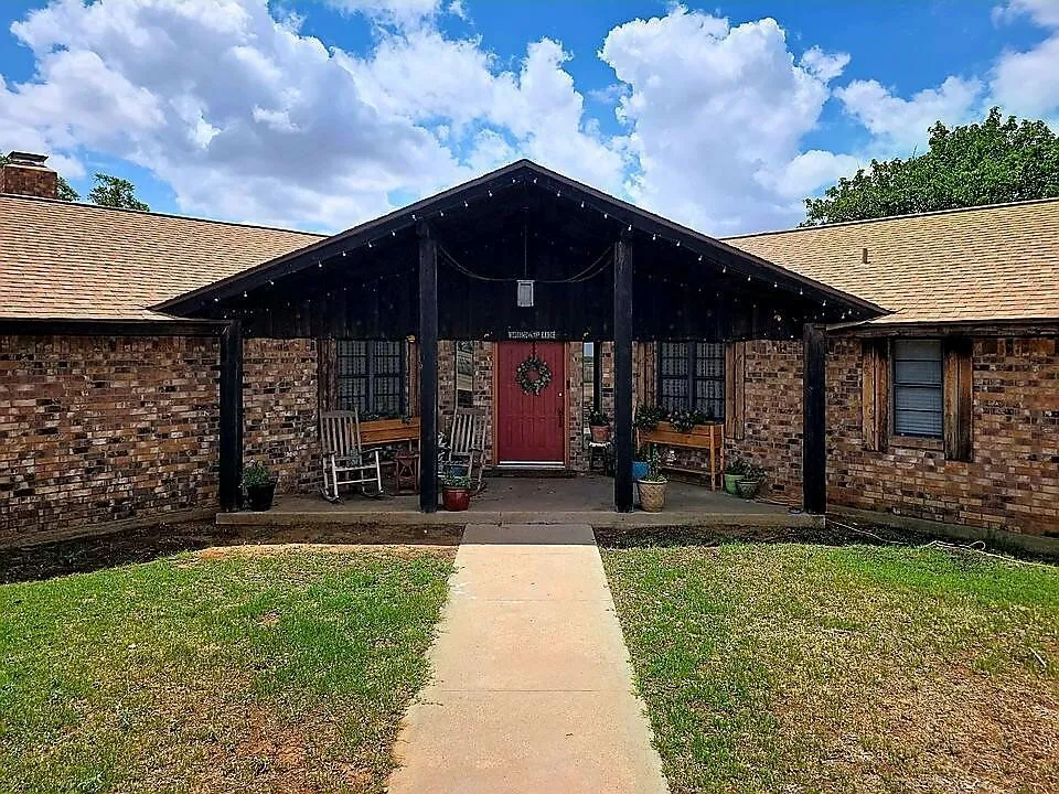 Single Family Residence For Sale in Jones County , 8908 Co Rd 103 Road, Hamlin, Texas 79520, 4 Bedrooms, 4 Bathrooms, 2 Garage spaces, 2,876 Sqft, built in 1981, Price $570,000, mls#21332182, Real Estate Agent in Hamlin, Homes For Sale in Jones county, Homes For Sale in Hamlin, Realtor in Hamlin Texas, Real Estate Brokerage Independent Realty Texas, Luminita Cordes Realtor