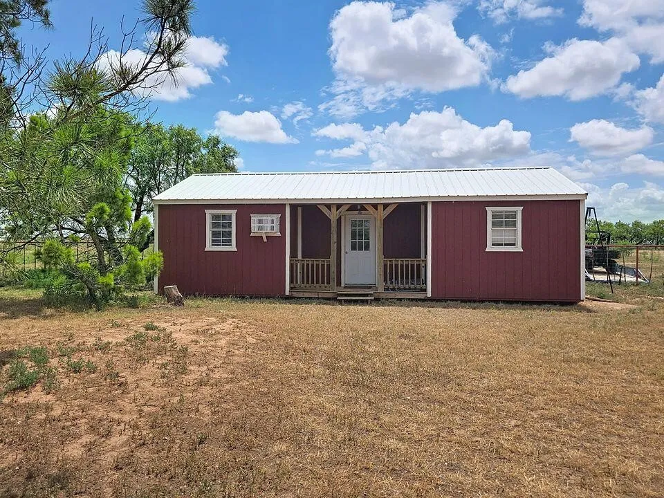 Single Family Residence For Sale in Jones County , 8908 Co Rd 103 Road, Hamlin, Texas 79520, 4 Bedrooms, 4 Bathrooms, 2 Garage spaces, 2,876 Sqft, built in 1981, Price $570,000, mls#21332182, Real Estate Agent in Hamlin, Homes For Sale in Jones county, Homes For Sale in Hamlin, Realtor in Hamlin Texas, Real Estate Brokerage Independent Realty Texas, Luminita Cordes Realtor