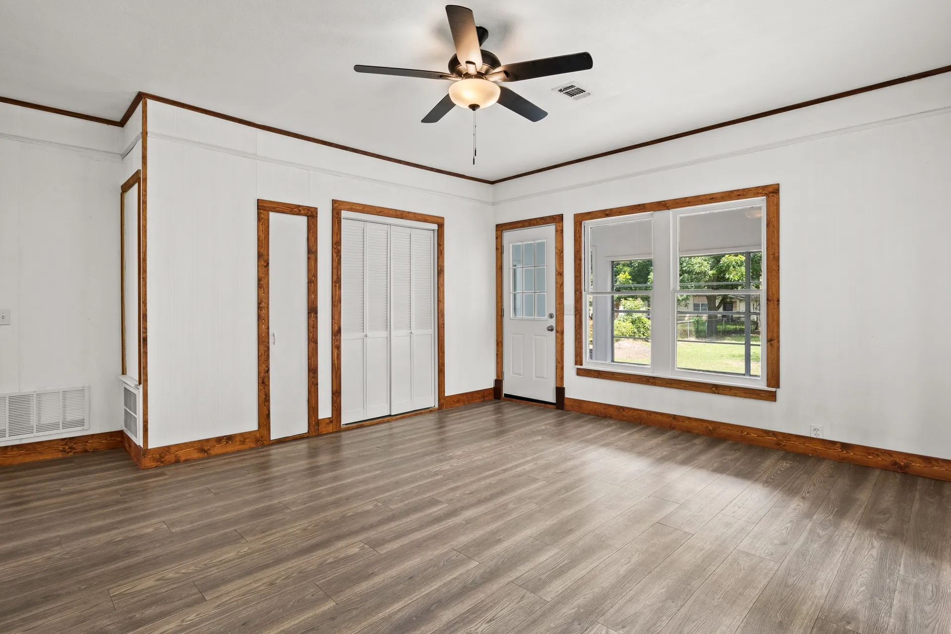 Single Family Residence For Sale in Morris County , 207 W 3rd Street, Omaha, Texas 75571, 3 Bedroom, 1 Bathroom, Garage spaces, 1,371 Sqft, built in 1960, mls#21332185, Real Estate Agent in Omaha, Homes For Sale in Morris county, Homes For Sale in Omaha, Realtor in Omaha Texas, Real Estate Brokerage Independent Realty Texas, Luminita Cordes Realtor