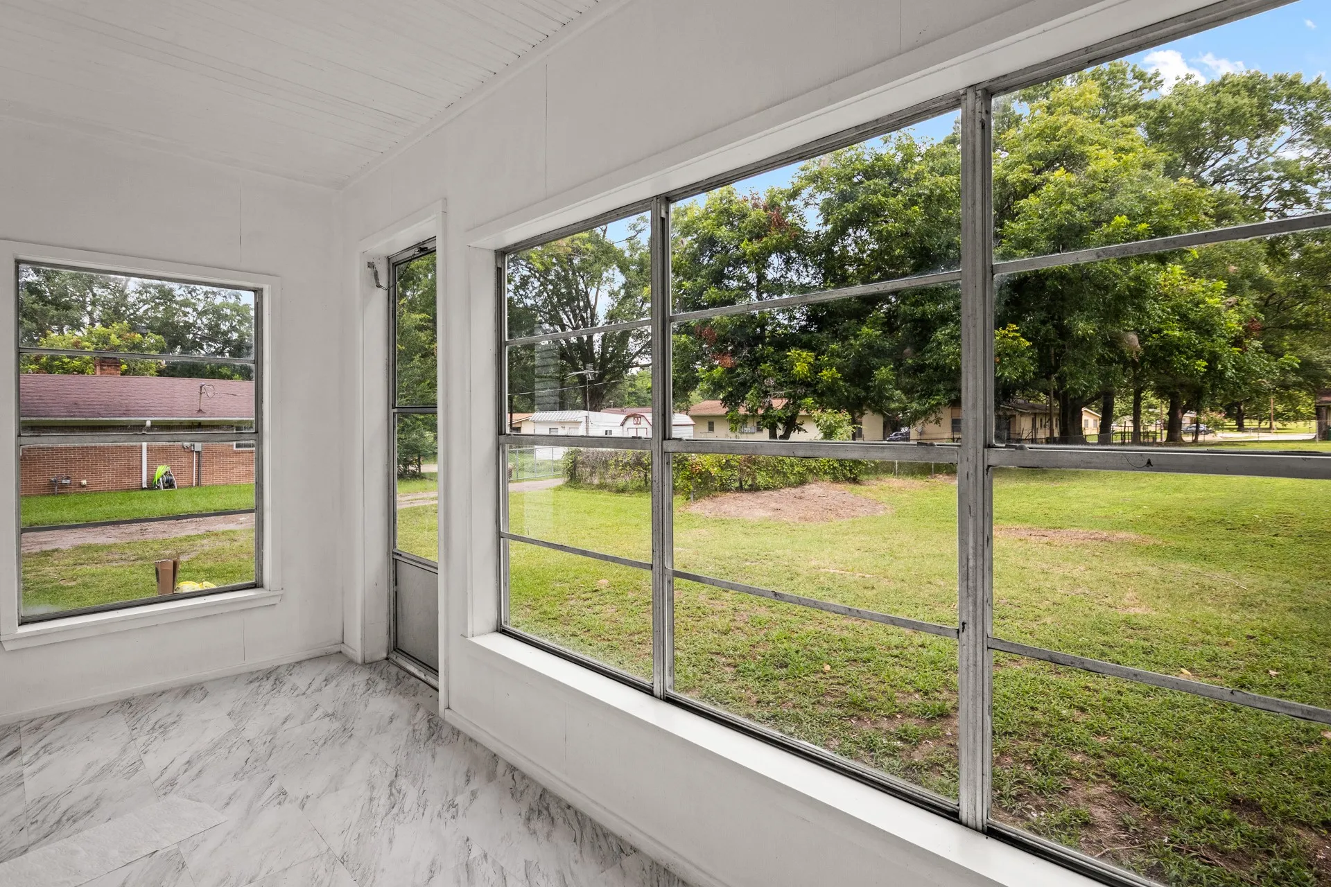 Single Family Residence For Sale in Morris County , 207 W 3rd Street, Omaha, Texas 75571, 3 Bedroom, 1 Bathroom, Garage spaces, 1,371 Sqft, built in 1960, mls#21332185, Real Estate Agent in Omaha, Homes For Sale in Morris county, Homes For Sale in Omaha, Realtor in Omaha Texas, Real Estate Brokerage Independent Realty Texas, Luminita Cordes Realtor