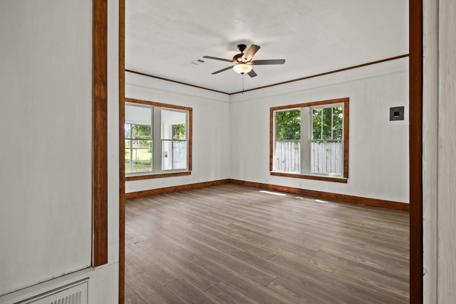 Single Family Residence For Sale in Morris County , 207 W 3rd Street, Omaha, Texas 75571, 3 Bedroom, 1 Bathroom, Garage spaces, 1,371 Sqft, built in 1960, mls#21332185, Real Estate Agent in Omaha, Homes For Sale in Morris county, Homes For Sale in Omaha, Realtor in Omaha Texas, Real Estate Brokerage Independent Realty Texas, Luminita Cordes Realtor