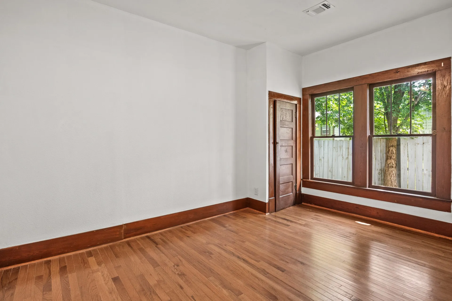 Single Family Residence For Sale in Morris County , 207 W 3rd Street, Omaha, Texas 75571, 3 Bedroom, 1 Bathroom, Garage spaces, 1,371 Sqft, built in 1960, mls#21332185, Real Estate Agent in Omaha, Homes For Sale in Morris county, Homes For Sale in Omaha, Realtor in Omaha Texas, Real Estate Brokerage Independent Realty Texas, Luminita Cordes Realtor