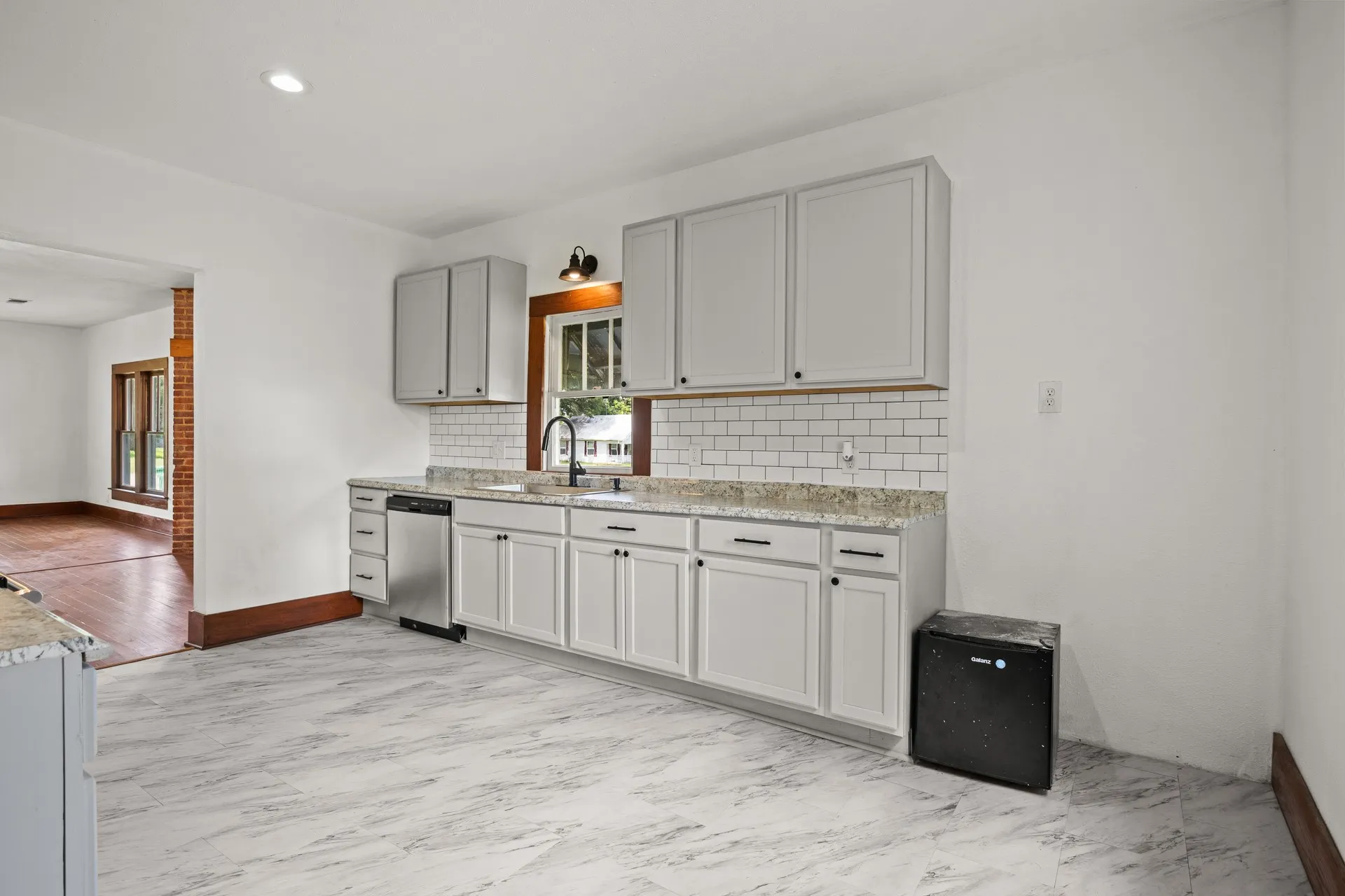 Single Family Residence For Sale in Morris County , 207 W 3rd Street, Omaha, Texas 75571, 3 Bedroom, 1 Bathroom, Garage spaces, 1,371 Sqft, built in 1960, mls#21332185, Real Estate Agent in Omaha, Homes For Sale in Morris county, Homes For Sale in Omaha, Realtor in Omaha Texas, Real Estate Brokerage Independent Realty Texas, Luminita Cordes Realtor