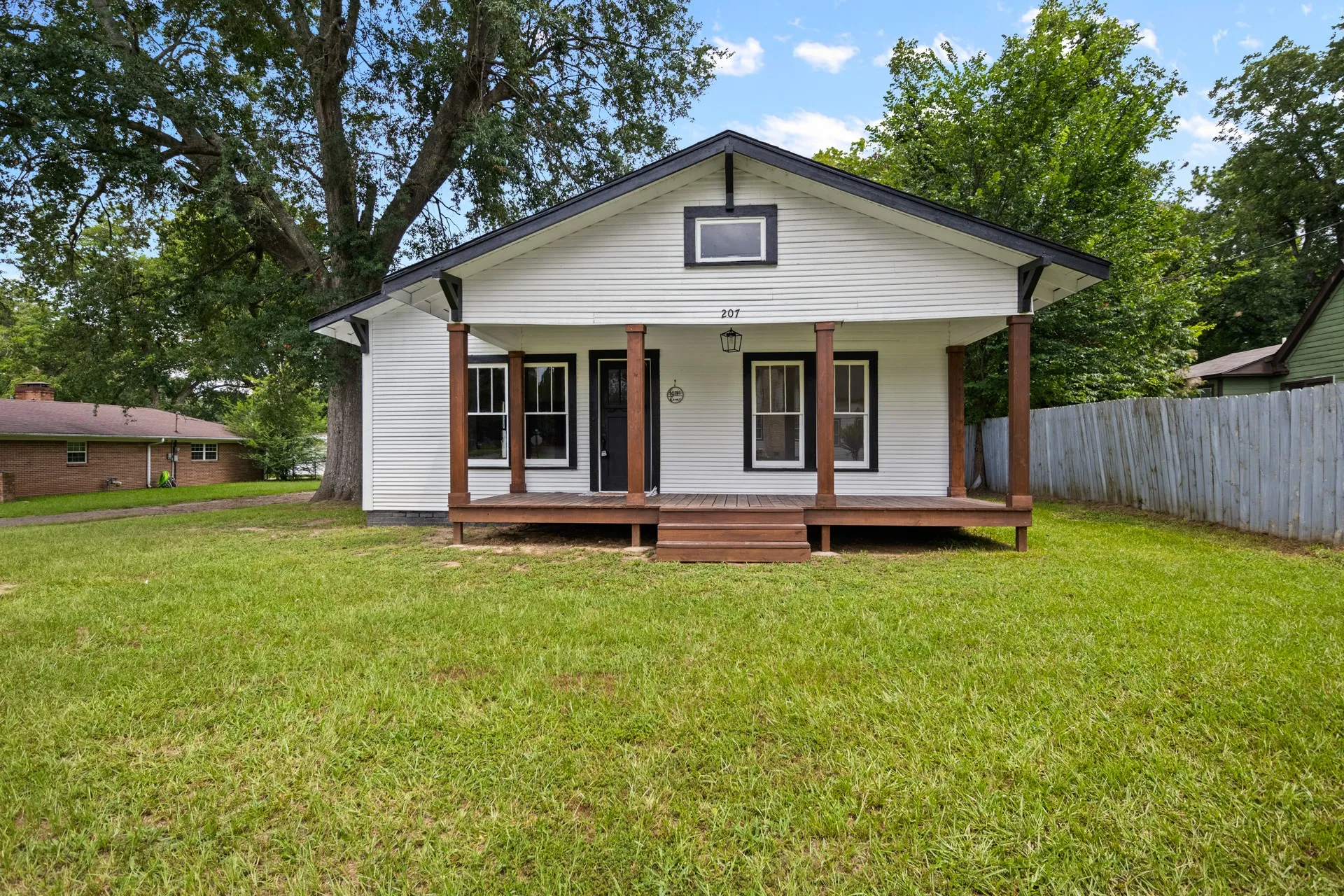 Single Family Residence For Sale in Morris County , 207 W 3rd Street, Omaha, Texas 75571, 3 Bedroom, 1 Bathroom, Garage spaces, 1,371 Sqft, built in 1960, mls#21332185, Real Estate Agent in Omaha, Homes For Sale in Morris county, Homes For Sale in Omaha, Realtor in Omaha Texas, Real Estate Brokerage Independent Realty Texas, Luminita Cordes Realtor
