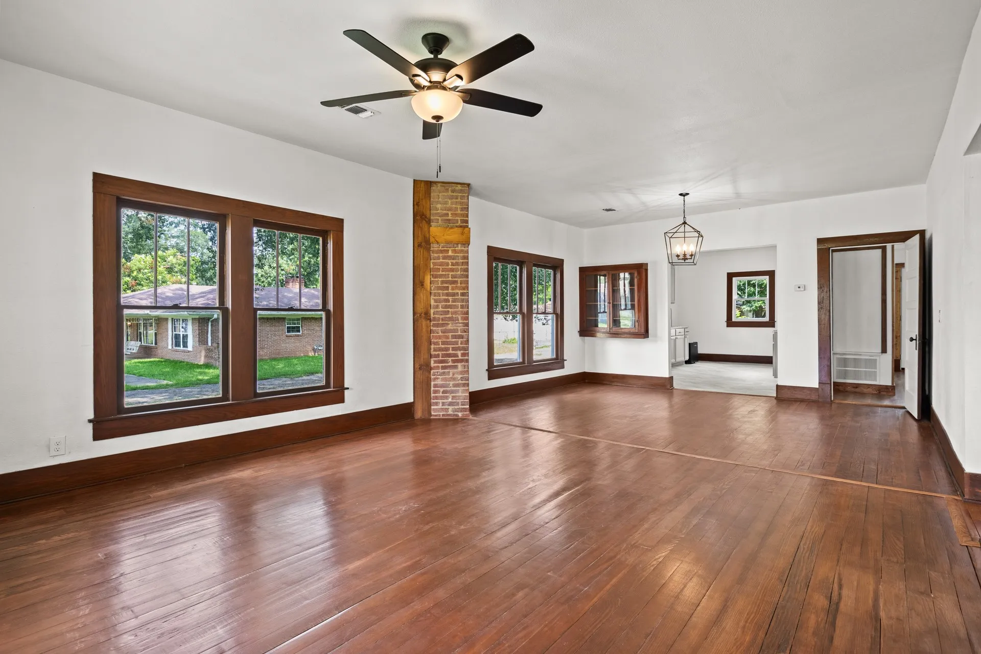 Single Family Residence For Sale in Morris County , 207 W 3rd Street, Omaha, Texas 75571, 3 Bedroom, 1 Bathroom, Garage spaces, 1,371 Sqft, built in 1960, mls#21332185, Real Estate Agent in Omaha, Homes For Sale in Morris county, Homes For Sale in Omaha, Realtor in Omaha Texas, Real Estate Brokerage Independent Realty Texas, Luminita Cordes Realtor