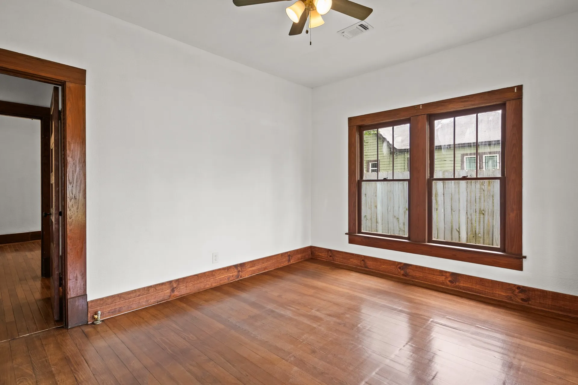 Single Family Residence For Sale in Morris County , 207 W 3rd Street, Omaha, Texas 75571, 3 Bedroom, 1 Bathroom, Garage spaces, 1,371 Sqft, built in 1960, mls#21332185, Real Estate Agent in Omaha, Homes For Sale in Morris county, Homes For Sale in Omaha, Realtor in Omaha Texas, Real Estate Brokerage Independent Realty Texas, Luminita Cordes Realtor