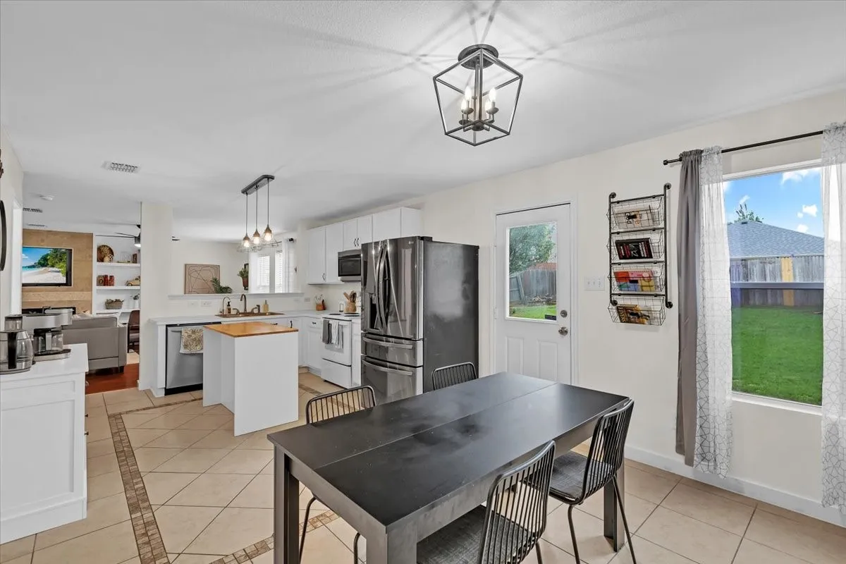 Single Family Residence For Rent in Collin County , 1110 Caroline Drive, Princeton, Texas 75407, 3 Bedroom, 3 Bathroom, 2 Garage spaces, 2,234 Sqft, built in 2005, mls#21332200, Real Estate Agent in Princeton, Homes For Rent in Collin county, Homes For Rent in Princeton, Realtor in Princeton Texas, Real Estate Brokerage Independent Realty Texas, Luminita Cordes Realtor