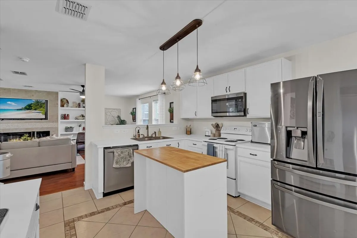 Single Family Residence For Rent in Collin County , 1110 Caroline Drive, Princeton, Texas 75407, 3 Bedroom, 3 Bathroom, 2 Garage spaces, 2,234 Sqft, built in 2005, mls#21332200, Real Estate Agent in Princeton, Homes For Rent in Collin county, Homes For Rent in Princeton, Realtor in Princeton Texas, Real Estate Brokerage Independent Realty Texas, Luminita Cordes Realtor