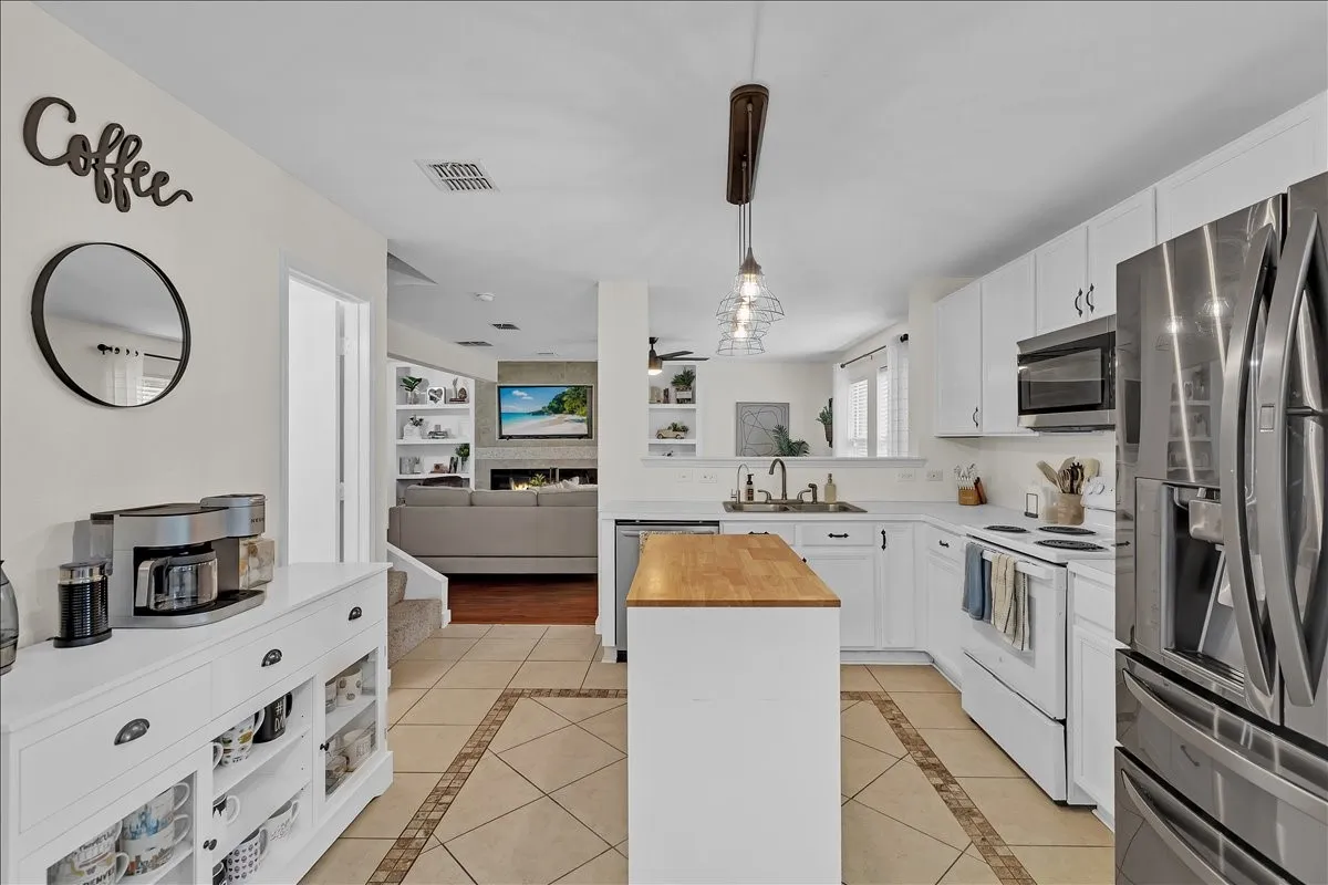 Single Family Residence For Rent in Collin County , 1110 Caroline Drive, Princeton, Texas 75407, 3 Bedroom, 3 Bathroom, 2 Garage spaces, 2,234 Sqft, built in 2005, mls#21332200, Real Estate Agent in Princeton, Homes For Rent in Collin county, Homes For Rent in Princeton, Realtor in Princeton Texas, Real Estate Brokerage Independent Realty Texas, Luminita Cordes Realtor