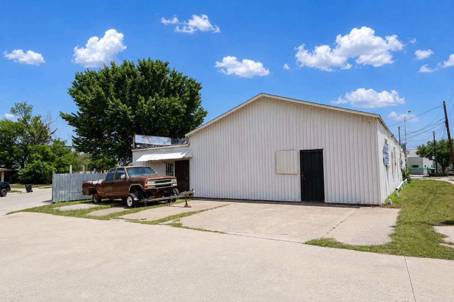 Industrial For Sale in Tarrant County , 3153 N Beach Street, Fort Worth, Texas 76111, 0, 0, Garage spaces, 0 Sqft, built in 1981, mls#21330923, Real Estate Agent in Fort Worth, Homes For Sale in Tarrant county, Homes For Sale in Fort Worth, Realtor in Fort Worth Texas, Real Estate Brokerage Independent Realty Texas, Luminita Cordes Realtor