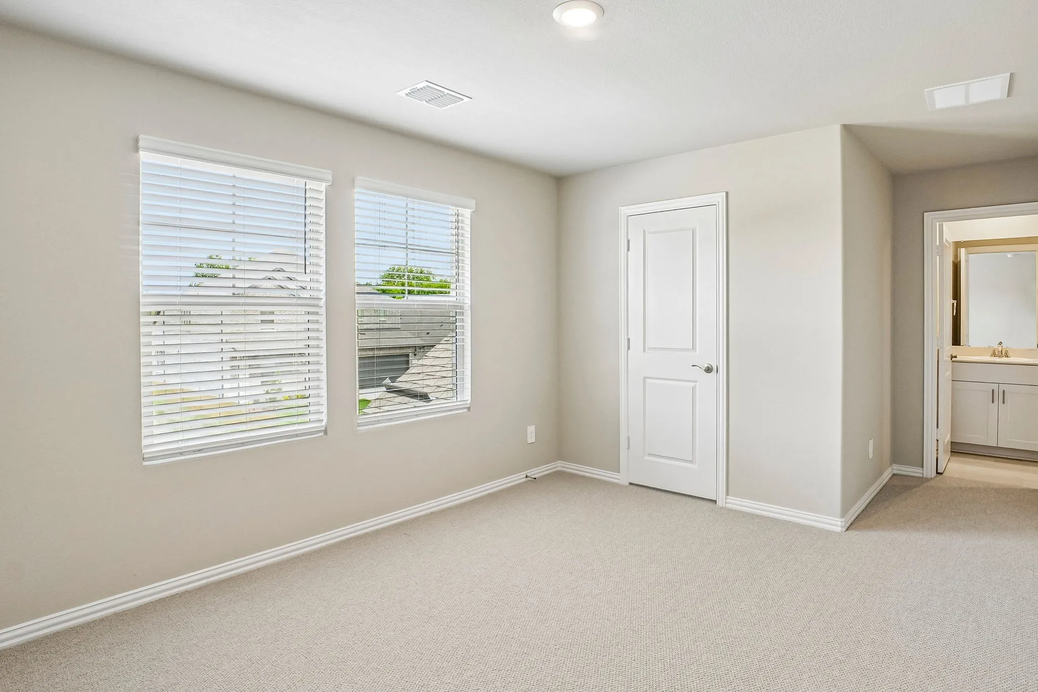  Photo is not of the actual home, but is an inspirational photo of builder’s model home and may depict options, furnishings, and/or decorator features that are not included.
