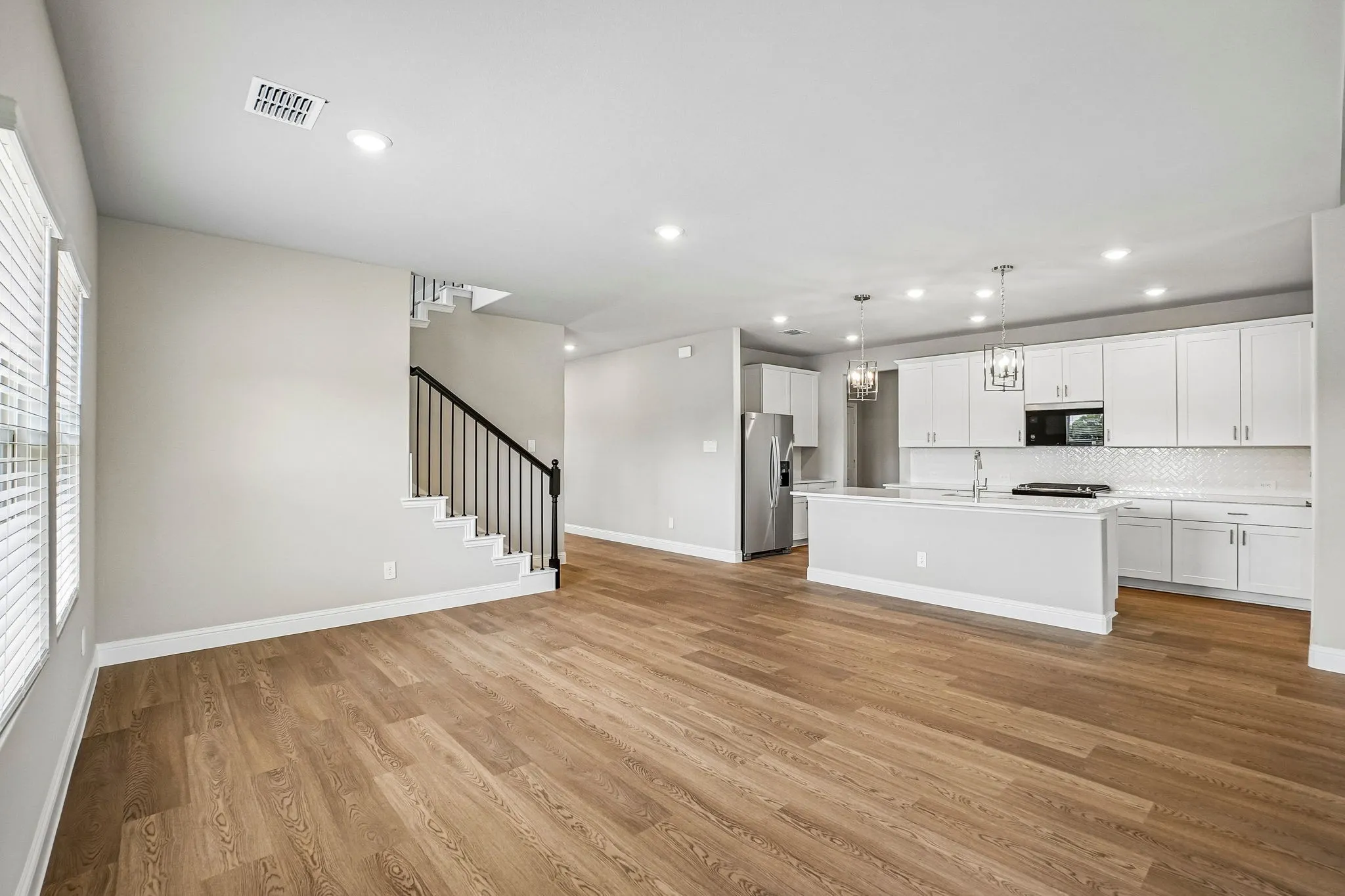  Photo is not of the actual home, but is an inspirational photo of builder’s model home and may depict options, furnishings, and/or decorator features that are not included.
