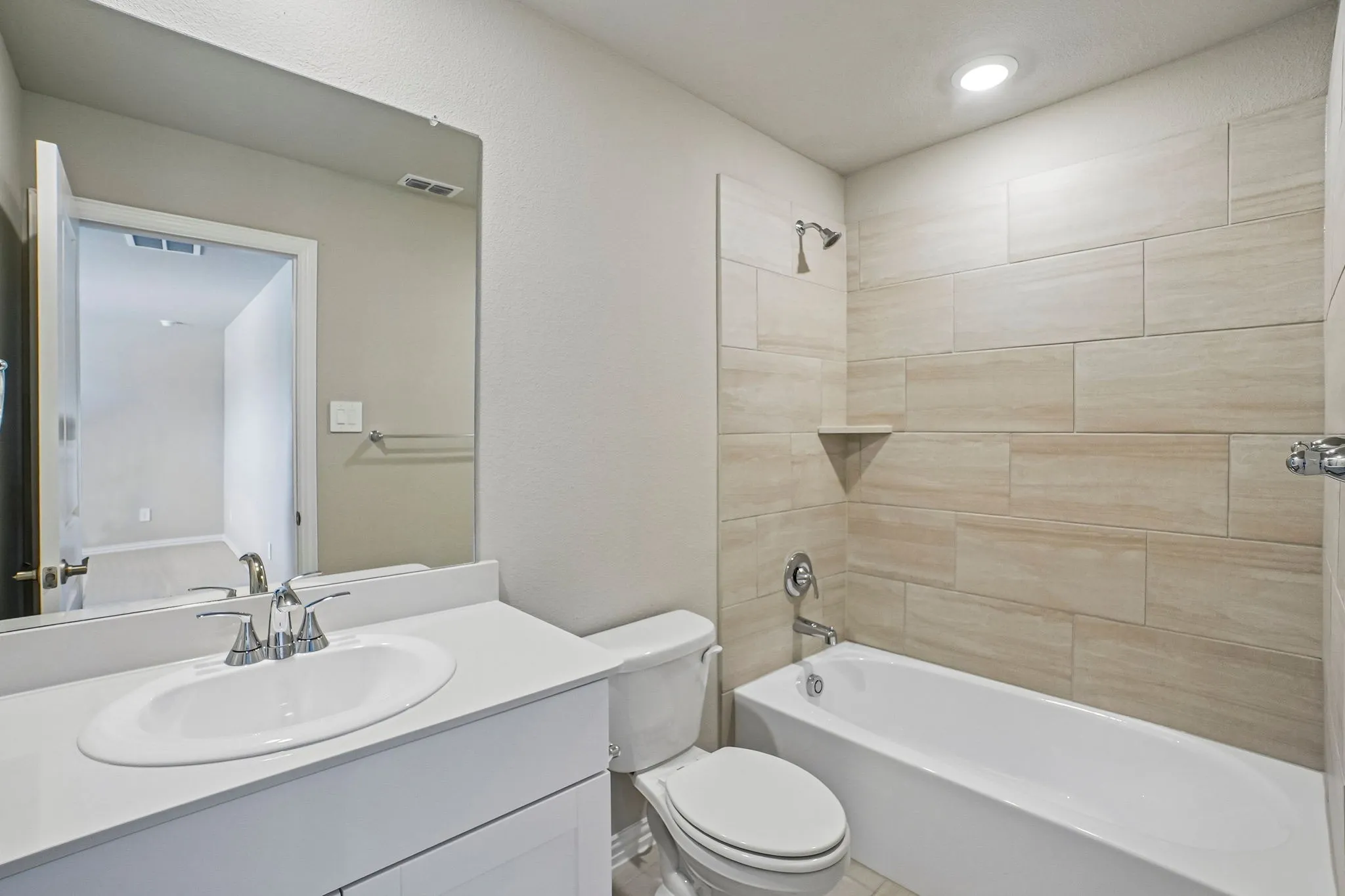  Photo is not of the actual home, but is an inspirational photo of builder’s model home and may depict options, furnishings, and/or decorator features that are not included.
