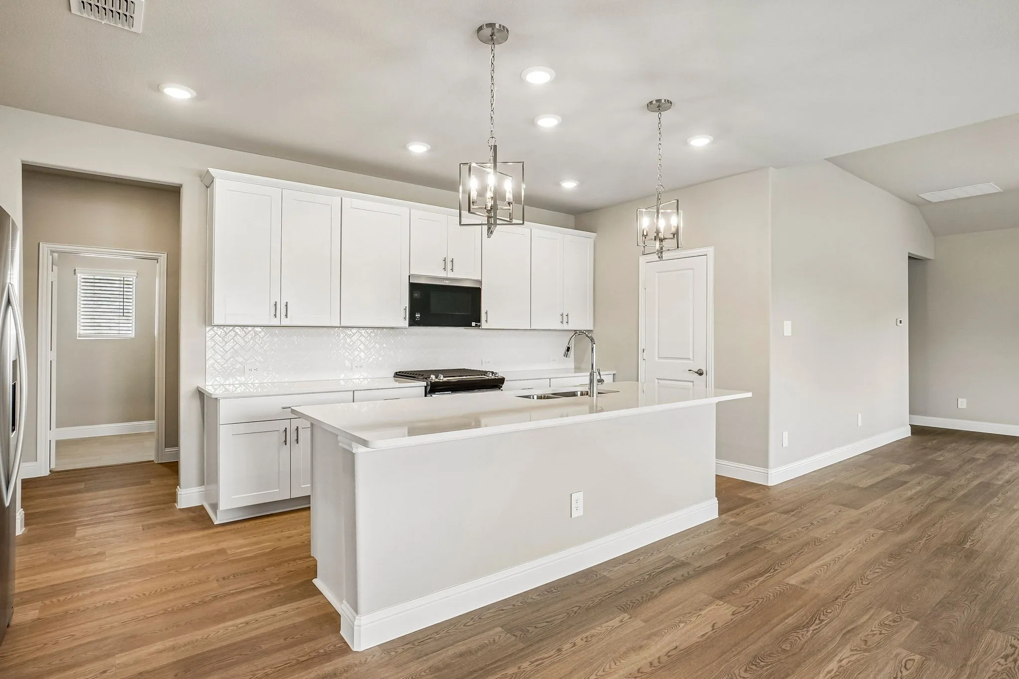  Photo is not of the actual home, but is an inspirational photo of builder’s model home and may depict options, furnishings, and/or decorator features that are not included.
