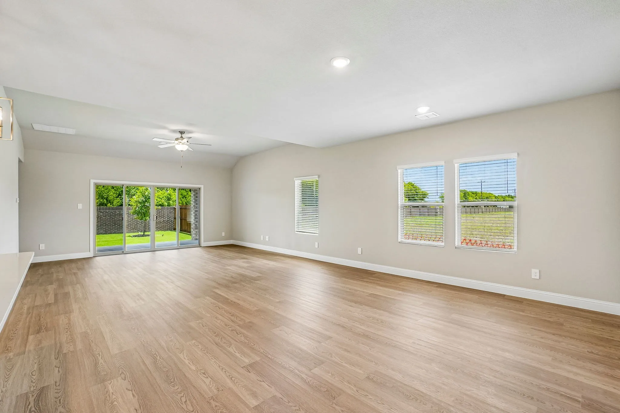  Photo is not of the actual home, but is an inspirational photo of builder’s model home and may depict options, furnishings, and/or decorator features that are not included.

