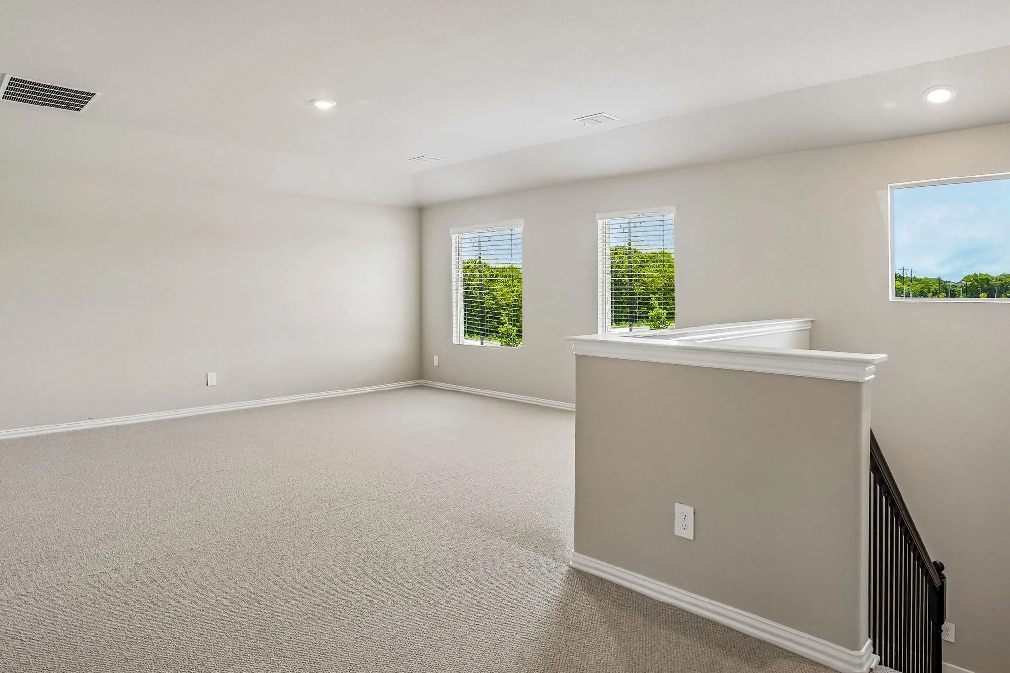  Photo is not of the actual home, but is an inspirational photo of builder’s model home and may depict options, furnishings, and/or decorator features that are not included.
