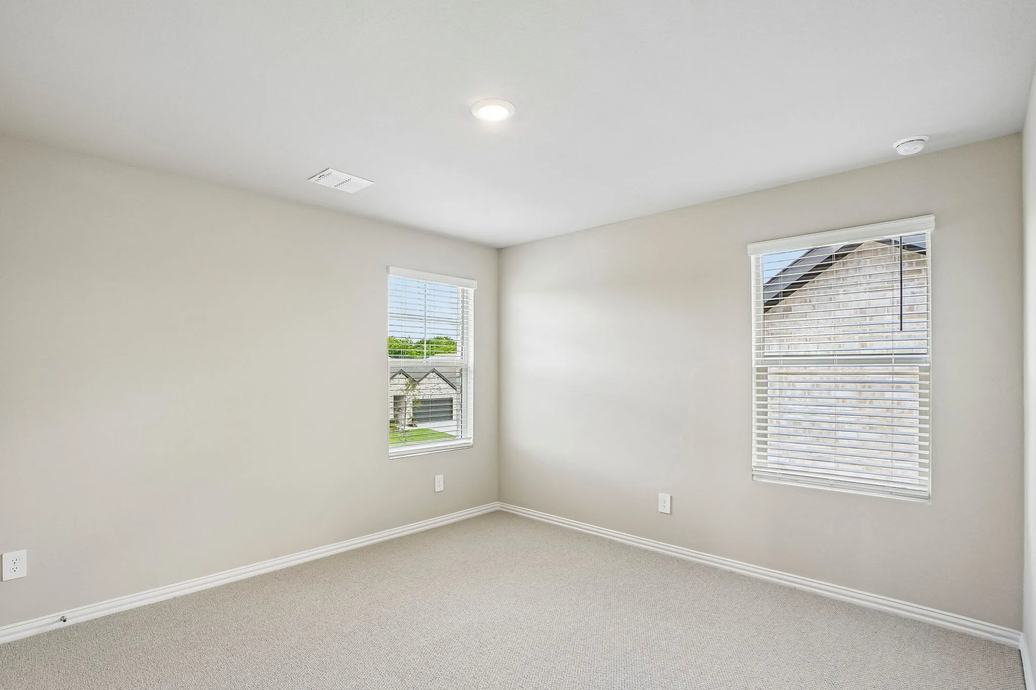  Photo is not of the actual home, but is an inspirational photo of builder’s model home and may depict options, furnishings, and/or decorator features that are not included.
