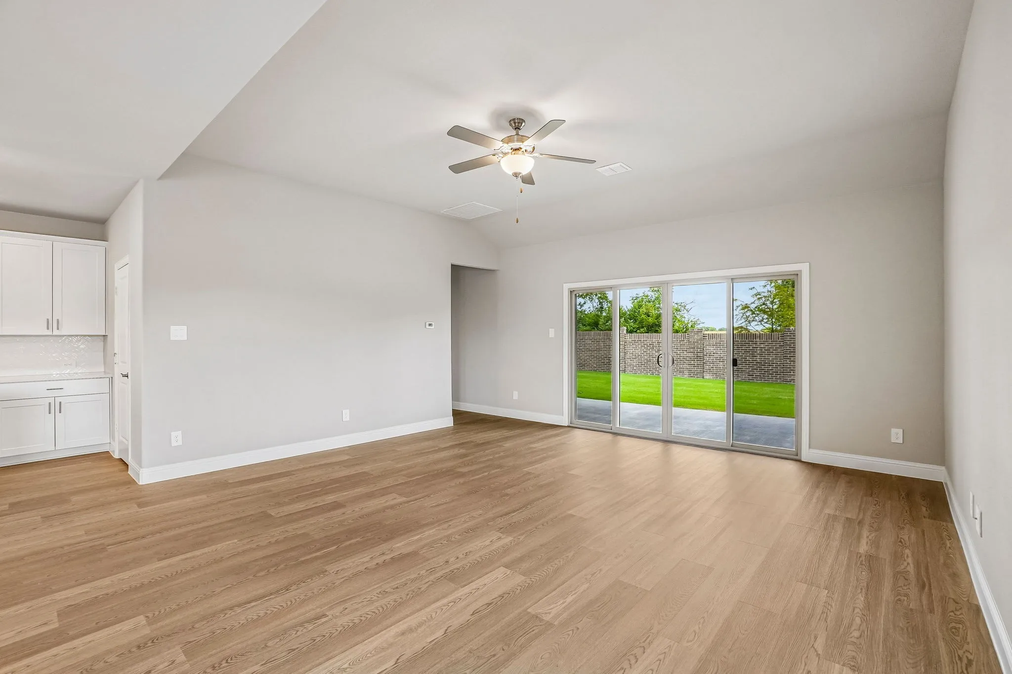 Photo is not of the actual home, but is an inspirational photo of builder’s model home and may depict options, furnishings, and/or decorator features that are not included.
