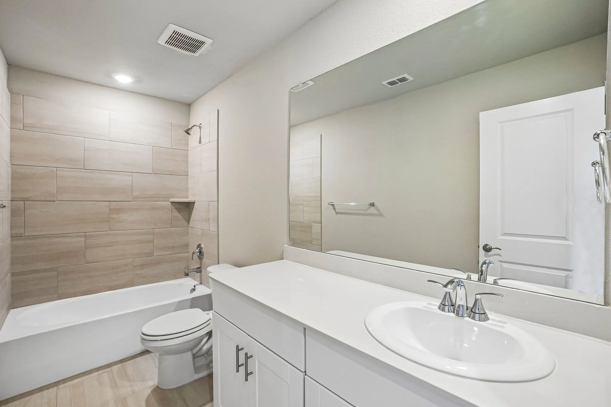  Photo is not of the actual home, but is an inspirational photo of builder’s model home and may depict options, furnishings, and/or decorator features that are not included.
