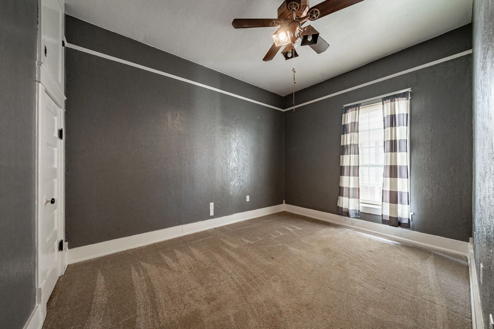 Single Family Residence For Sale in Fisher County , 105 N Orange Street, Roby, Texas 79543, 3 Bedroom, 1 Bathroom, Garage spaces, 1,288 Sqft, built in 1960, Price $106,260, mls#21332228, Real Estate Agent in Roby, Homes For Sale in Fisher county, Homes For Sale in Roby, Realtor in Roby Texas, Real Estate Brokerage Independent Realty Texas, Luminita Cordes Realtor