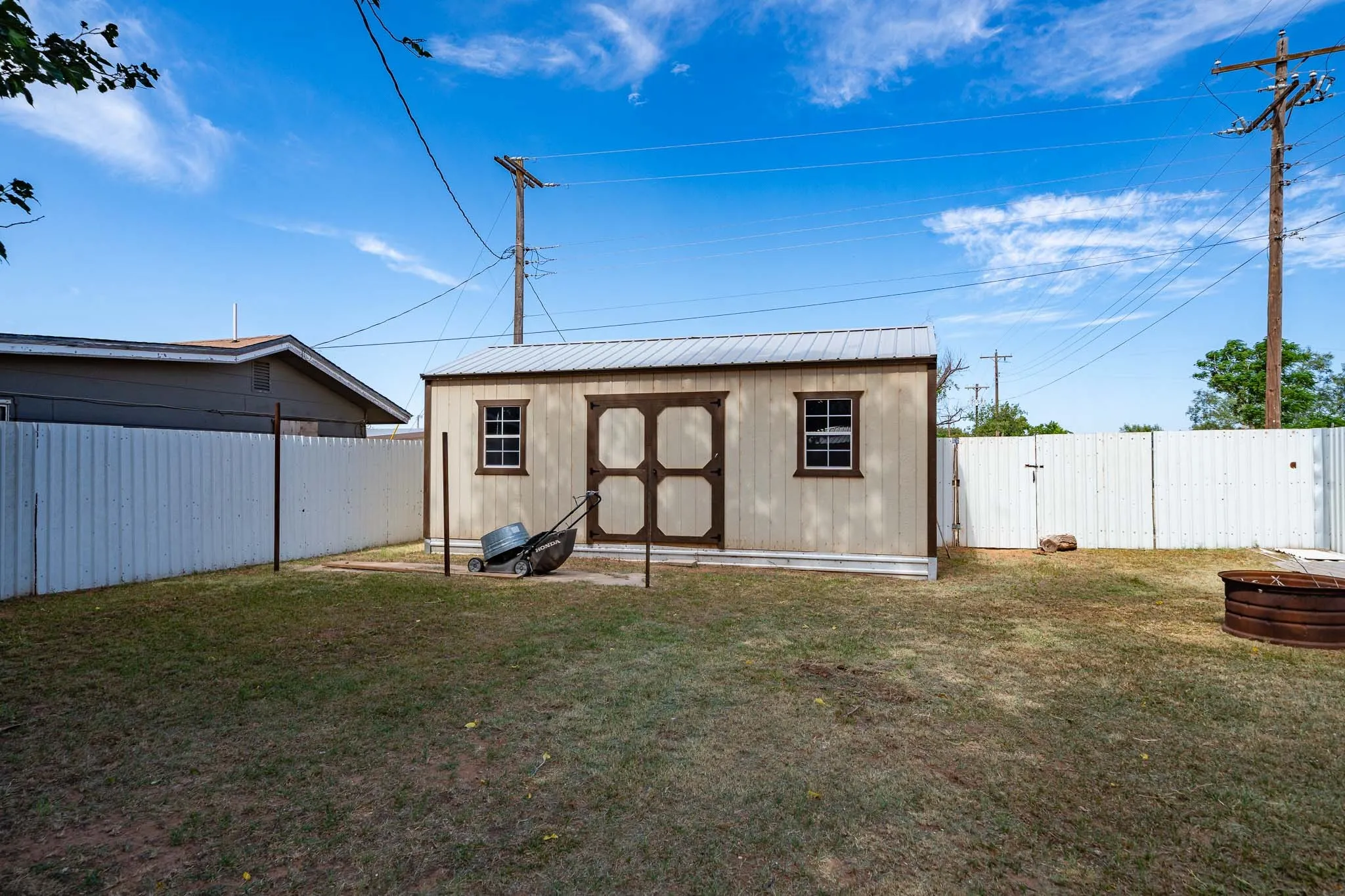 Single Family Residence For Sale in Fisher County , 105 N Orange Street, Roby, Texas 79543, 3 Bedroom, 1 Bathroom, Garage spaces, 1,288 Sqft, built in 1960, Price $106,260, mls#21332228, Real Estate Agent in Roby, Homes For Sale in Fisher county, Homes For Sale in Roby, Realtor in Roby Texas, Real Estate Brokerage Independent Realty Texas, Luminita Cordes Realtor