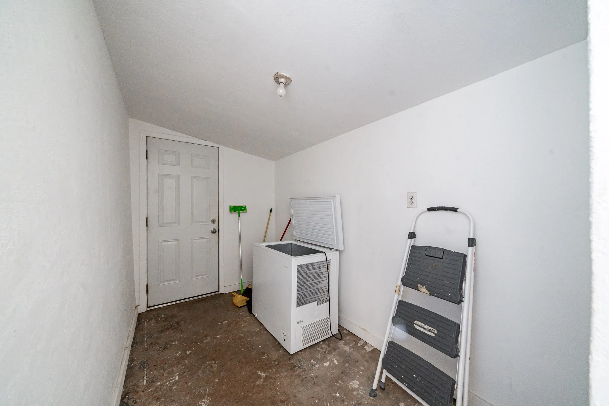 Single Family Residence For Sale in Fisher County , 105 N Orange Street, Roby, Texas 79543, 3 Bedroom, 1 Bathroom, Garage spaces, 1,288 Sqft, built in 1960, Price $106,260, mls#21332228, Real Estate Agent in Roby, Homes For Sale in Fisher county, Homes For Sale in Roby, Realtor in Roby Texas, Real Estate Brokerage Independent Realty Texas, Luminita Cordes Realtor