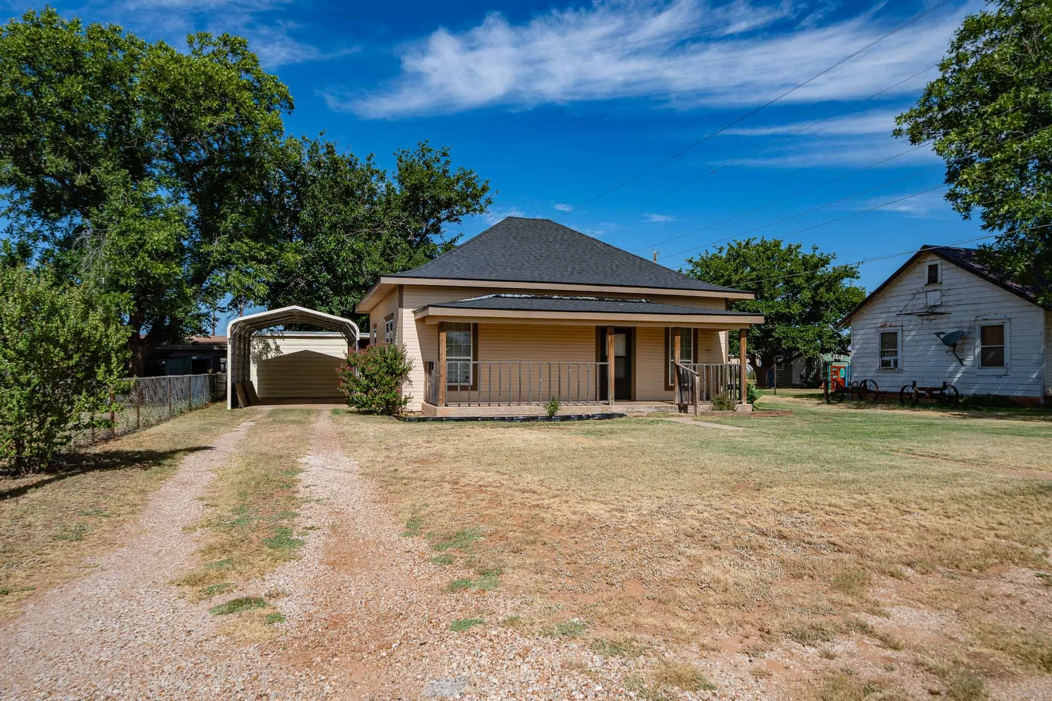 Single Family Residence For Sale in Fisher County , 105 N Orange Street, Roby, Texas 79543, 3 Bedroom, 1 Bathroom, Garage spaces, 1,288 Sqft, built in 1960, Price $106,260, mls#21332228, Real Estate Agent in Roby, Homes For Sale in Fisher county, Homes For Sale in Roby, Realtor in Roby Texas, Real Estate Brokerage Independent Realty Texas, Luminita Cordes Realtor