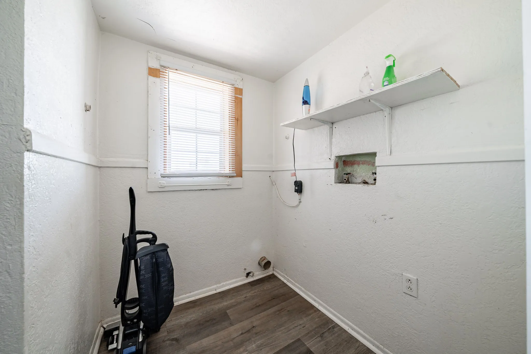 Single Family Residence For Sale in Fisher County , 105 N Orange Street, Roby, Texas 79543, 3 Bedroom, 1 Bathroom, Garage spaces, 1,288 Sqft, built in 1960, Price $106,260, mls#21332228, Real Estate Agent in Roby, Homes For Sale in Fisher county, Homes For Sale in Roby, Realtor in Roby Texas, Real Estate Brokerage Independent Realty Texas, Luminita Cordes Realtor