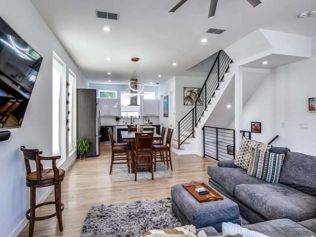 Townhouse For Sale in Dallas County , 4223 Munger Avenue, Dallas, Texas 75204, 3 Bedroom, 4 Bathroom, 2 Garage spaces, 1,978 Sqft, built in 2020, Price $640,000, mls#21332152, Real Estate Agent in Dallas, Homes For Sale in Dallas county, Homes For Sale in Dallas, Realtor in Dallas Texas, Real Estate Brokerage Independent Realty Texas, Luminita Cordes Realtor