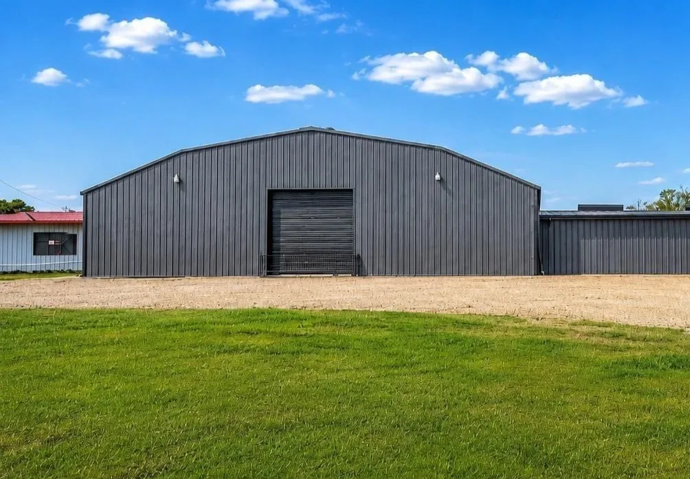 Warehouse For Sale in Hunt County , 111 Frontier Drive, Quinlan, Texas 75474, 0, 0, Garage spaces, 0 Sqft, built in 1990, mls#21332230, Real Estate Agent in Quinlan, Homes For Sale in Hunt county, Homes For Sale in Quinlan, Realtor in Quinlan Texas, Real Estate Brokerage Independent Realty Texas, Luminita Cordes Realtor