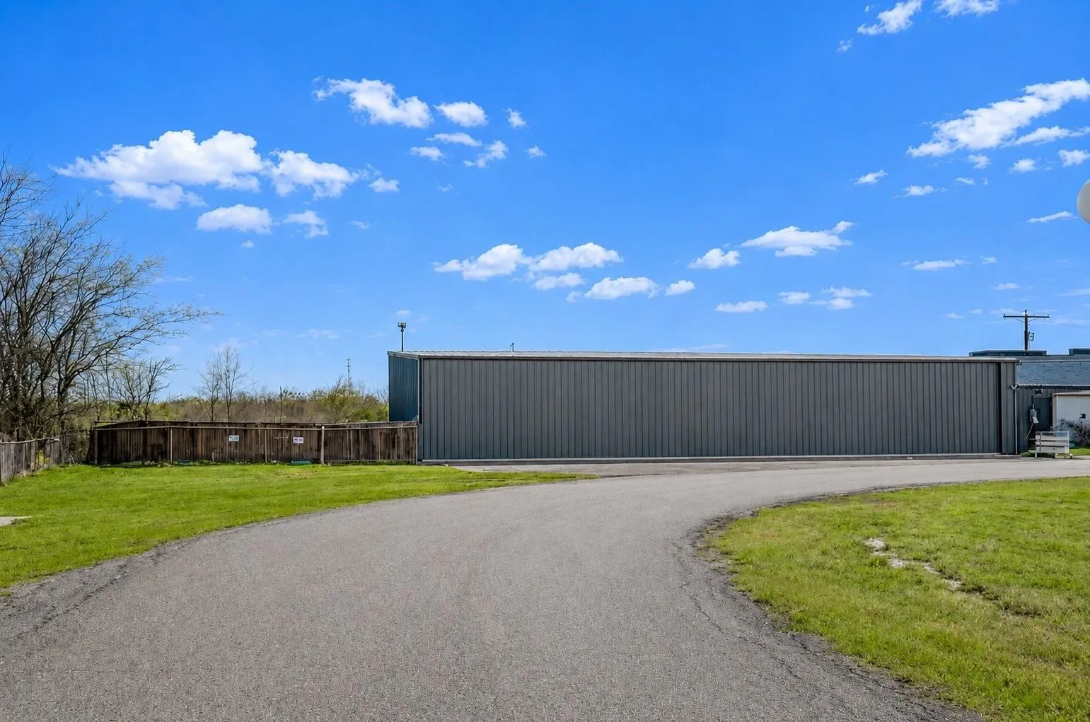 Warehouse For Sale in Hunt County , 111 Frontier Drive, Quinlan, Texas 75474, 0, 0, Garage spaces, 0 Sqft, built in 1990, mls#21332230, Real Estate Agent in Quinlan, Homes For Sale in Hunt county, Homes For Sale in Quinlan, Realtor in Quinlan Texas, Real Estate Brokerage Independent Realty Texas, Luminita Cordes Realtor
