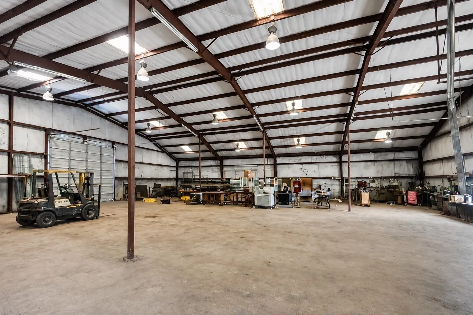 Warehouse For Sale in Hunt County , 111 Frontier Drive, Quinlan, Texas 75474, 0, 0, Garage spaces, 0 Sqft, built in 1990, mls#21332230, Real Estate Agent in Quinlan, Homes For Sale in Hunt county, Homes For Sale in Quinlan, Realtor in Quinlan Texas, Real Estate Brokerage Independent Realty Texas, Luminita Cordes Realtor