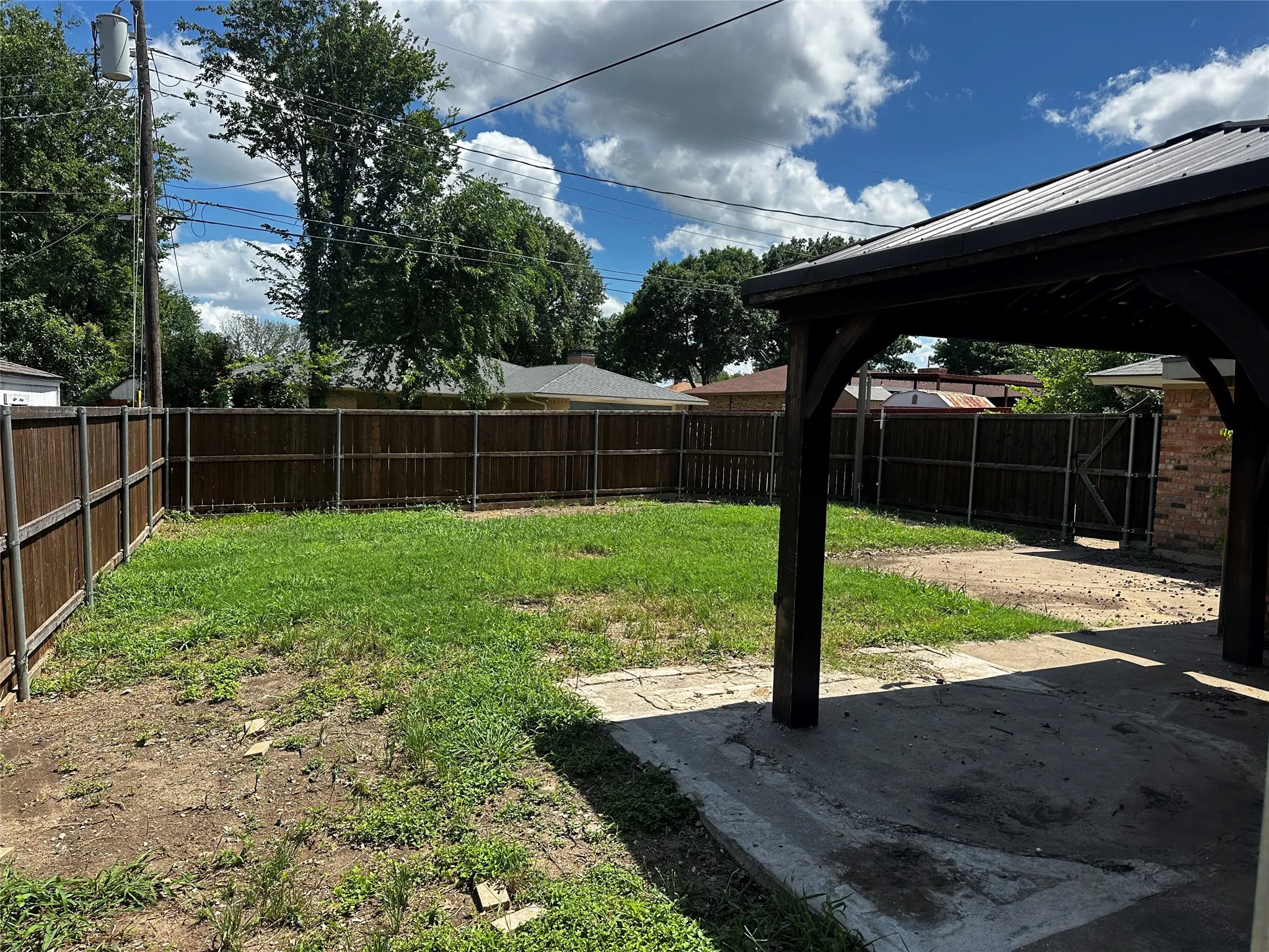 Single Family Residence For Sale in Dallas County , 208 Connie Drive, De Soto, Texas 75115, 3 Bedroom, 2 Bathroom, 2 Garage spaces, 1,927 Sqft, built in 1974, mls#21306969, Real Estate Agent in De Soto, Homes For Sale in Dallas county, Homes For Sale in De Soto, Realtor in De Soto Texas, Real Estate Brokerage Independent Realty Texas, Luminita Cordes Realtor