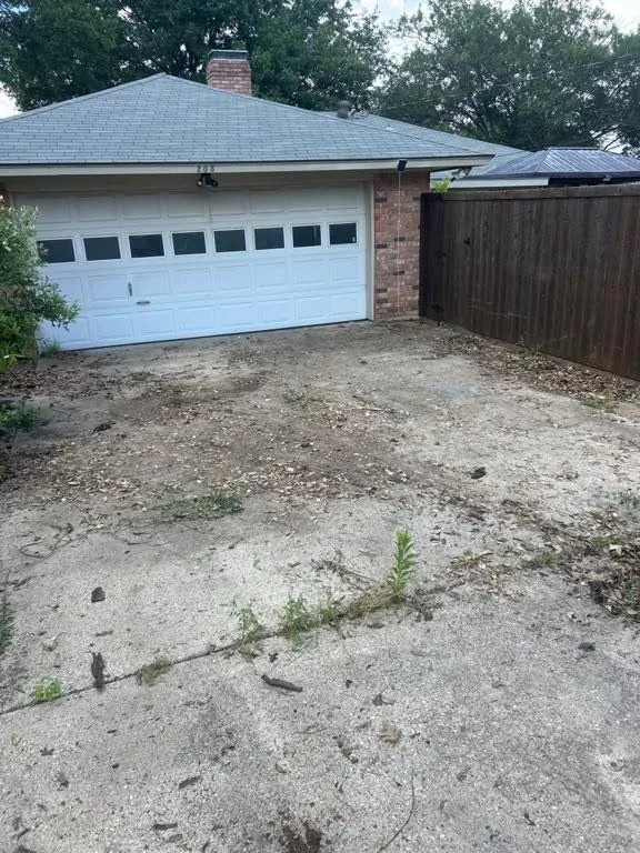 Single Family Residence For Sale in Dallas County , 208 Connie Drive, De Soto, Texas 75115, 3 Bedroom, 2 Bathroom, 2 Garage spaces, 1,927 Sqft, built in 1974, mls#21306969, Real Estate Agent in De Soto, Homes For Sale in Dallas county, Homes For Sale in De Soto, Realtor in De Soto Texas, Real Estate Brokerage Independent Realty Texas, Luminita Cordes Realtor