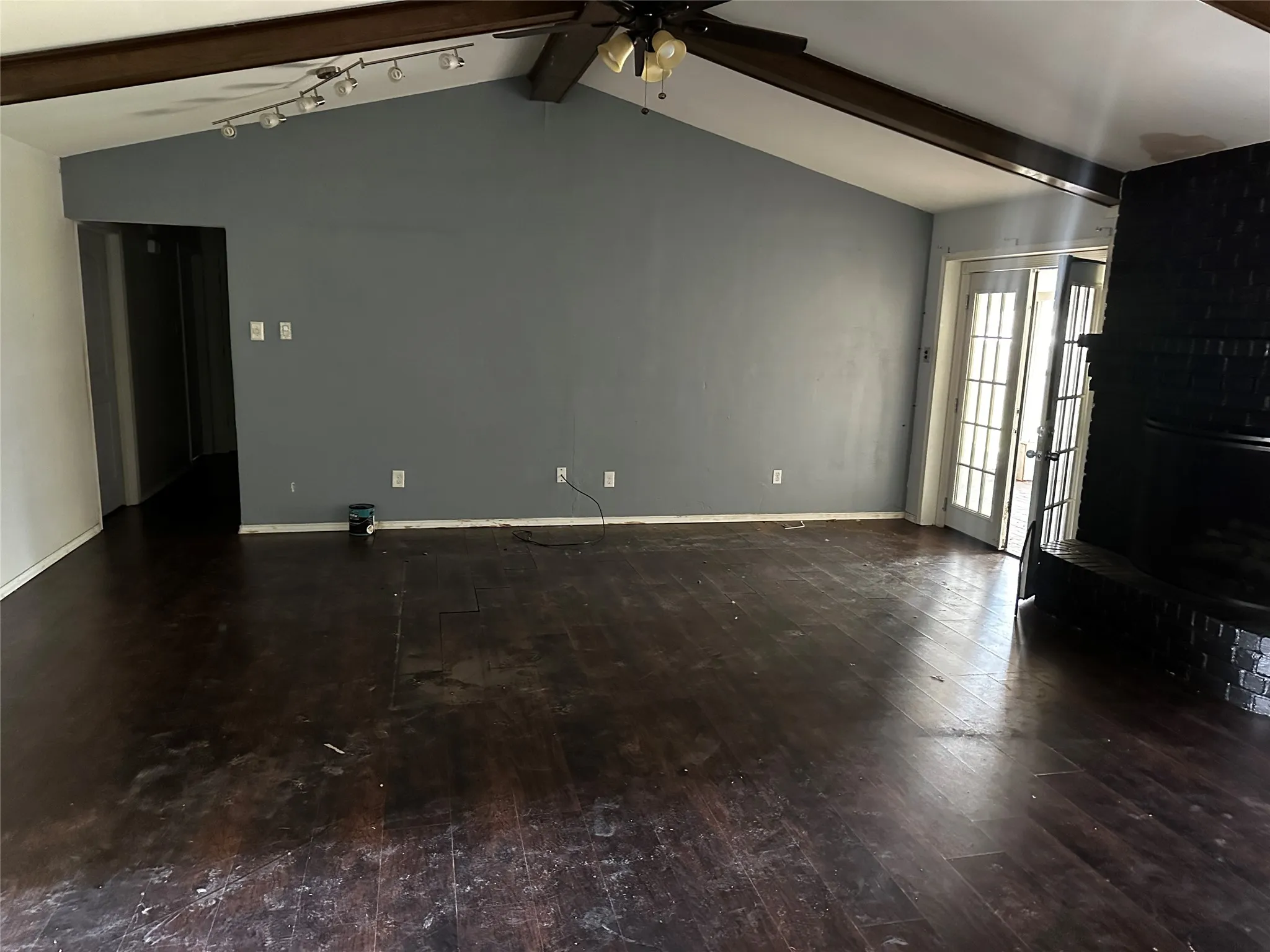 Single Family Residence For Sale in Dallas County , 208 Connie Drive, De Soto, Texas 75115, 3 Bedroom, 2 Bathroom, 2 Garage spaces, 1,927 Sqft, built in 1974, mls#21306969, Real Estate Agent in De Soto, Homes For Sale in Dallas county, Homes For Sale in De Soto, Realtor in De Soto Texas, Real Estate Brokerage Independent Realty Texas, Luminita Cordes Realtor