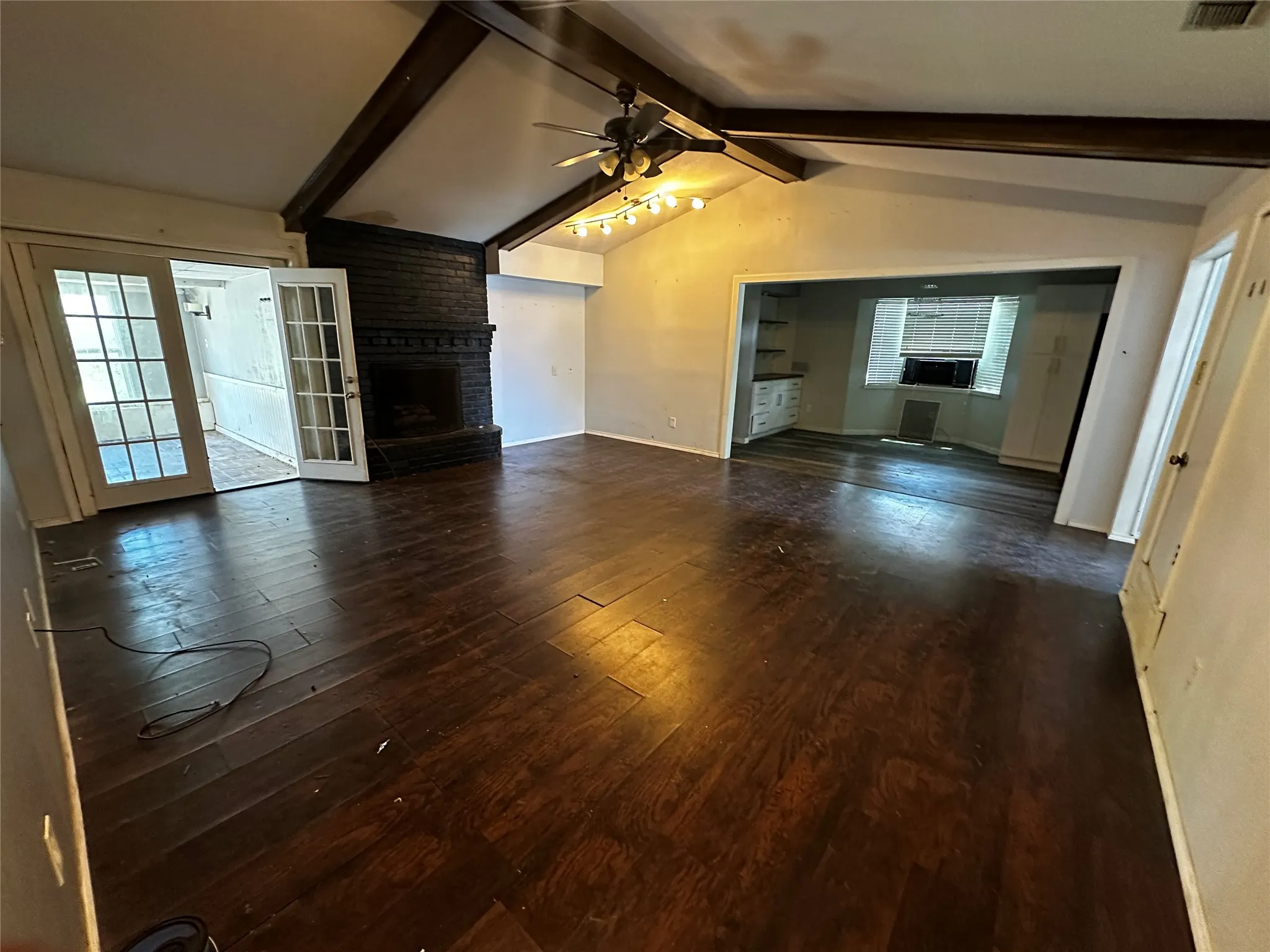 Single Family Residence For Sale in Dallas County , 208 Connie Drive, De Soto, Texas 75115, 3 Bedroom, 2 Bathroom, 2 Garage spaces, 1,927 Sqft, built in 1974, mls#21306969, Real Estate Agent in De Soto, Homes For Sale in Dallas county, Homes For Sale in De Soto, Realtor in De Soto Texas, Real Estate Brokerage Independent Realty Texas, Luminita Cordes Realtor