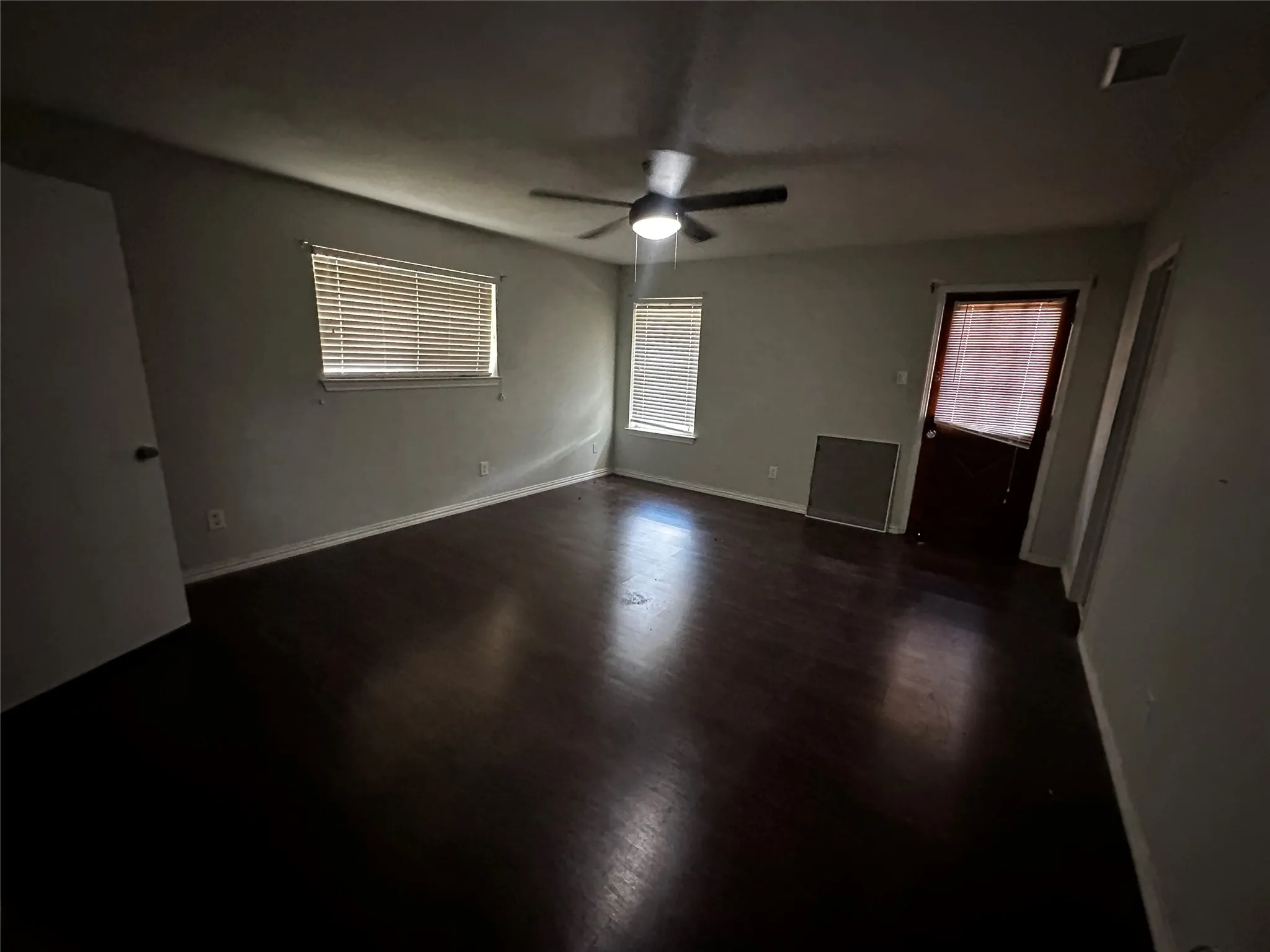 Single Family Residence For Sale in Dallas County , 208 Connie Drive, De Soto, Texas 75115, 3 Bedroom, 2 Bathroom, 2 Garage spaces, 1,927 Sqft, built in 1974, mls#21306969, Real Estate Agent in De Soto, Homes For Sale in Dallas county, Homes For Sale in De Soto, Realtor in De Soto Texas, Real Estate Brokerage Independent Realty Texas, Luminita Cordes Realtor