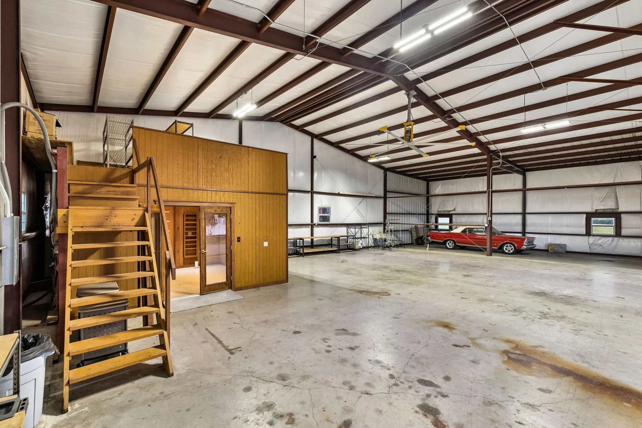 Single Family Residence For Sale in Tarrant County , 13116 Hillcrest Boulevard, Fort Worth, Texas 76244, 3 Bedroom, 3 Bathroom, 2 Garage spaces, 3,101 Sqft, built in 1984, mls#21329796, Real Estate Agent in Fort Worth, Homes For Sale in Tarrant county, Homes For Sale in Fort Worth, Realtor in Fort Worth Texas, Real Estate Brokerage Independent Realty Texas, Luminita Cordes Realtor