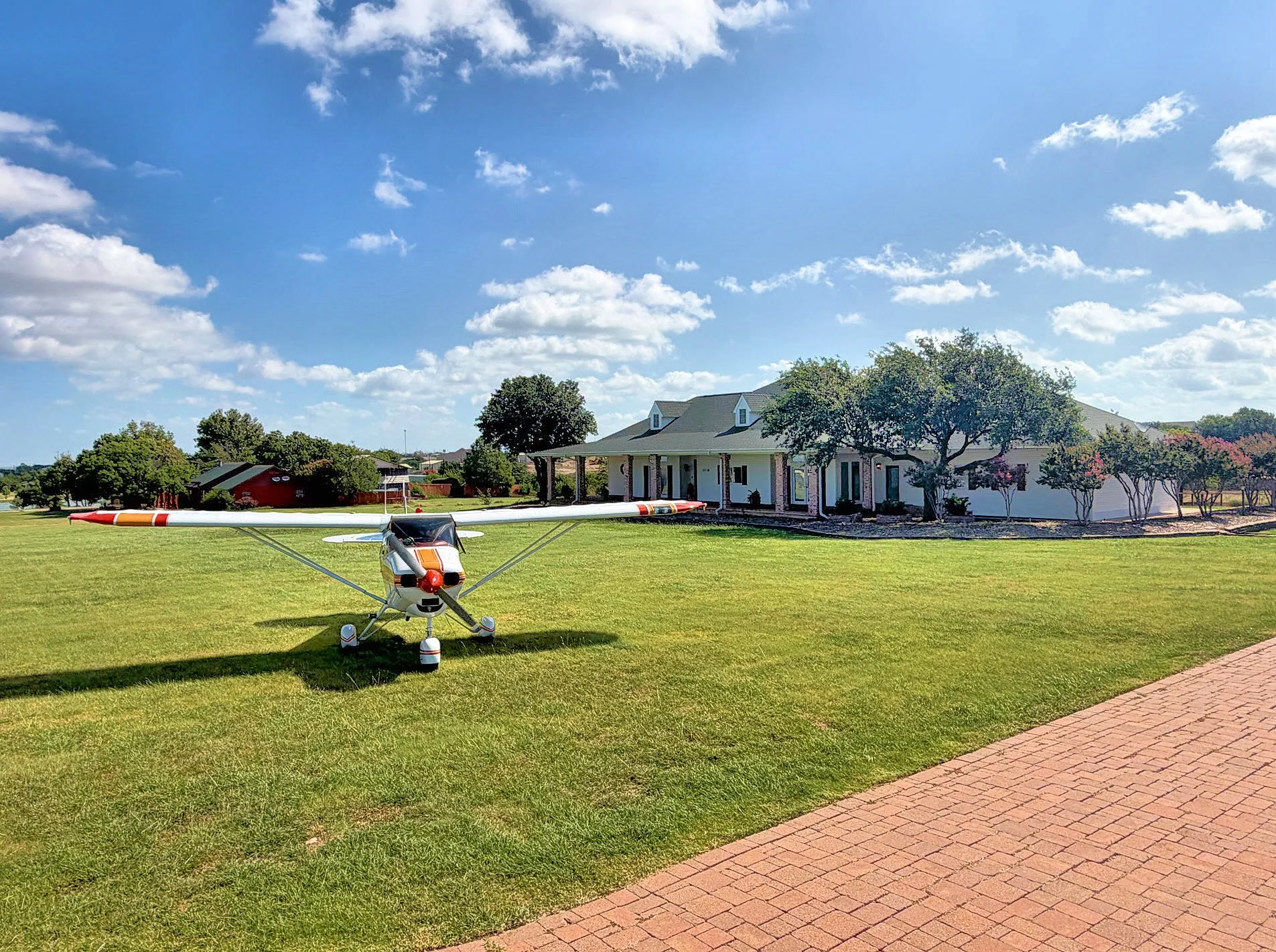 Single Family Residence For Sale in Tarrant County , 13116 Hillcrest Boulevard, Fort Worth, Texas 76244, 3 Bedroom, 3 Bathroom, 2 Garage spaces, 3,101 Sqft, built in 1984, mls#21329796, Real Estate Agent in Fort Worth, Homes For Sale in Tarrant county, Homes For Sale in Fort Worth, Realtor in Fort Worth Texas, Real Estate Brokerage Independent Realty Texas, Luminita Cordes Realtor
