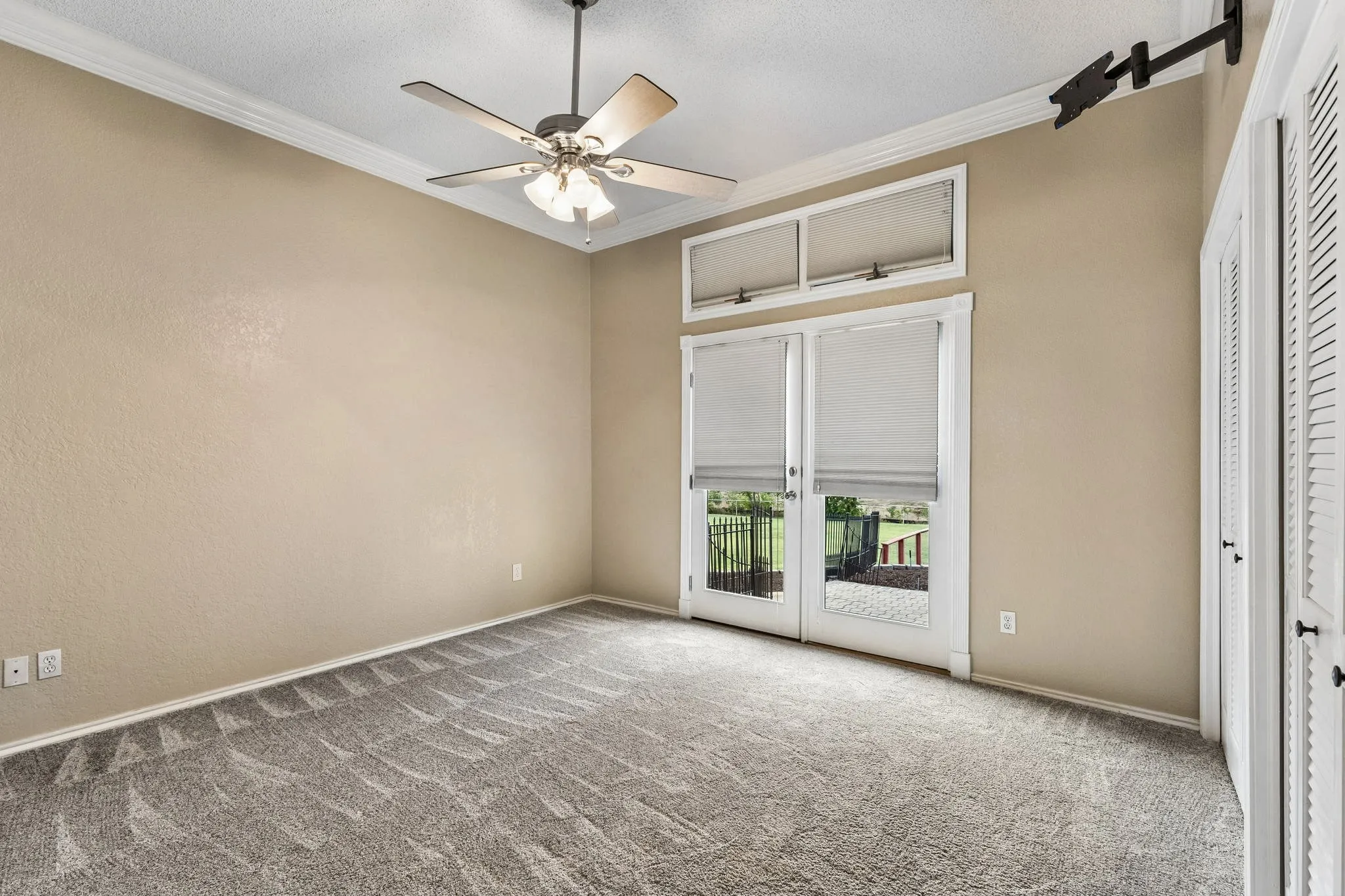 Single Family Residence For Sale in Tarrant County , 13116 Hillcrest Boulevard, Fort Worth, Texas 76244, 3 Bedroom, 3 Bathroom, 2 Garage spaces, 3,101 Sqft, built in 1984, mls#21329796, Real Estate Agent in Fort Worth, Homes For Sale in Tarrant county, Homes For Sale in Fort Worth, Realtor in Fort Worth Texas, Real Estate Brokerage Independent Realty Texas, Luminita Cordes Realtor