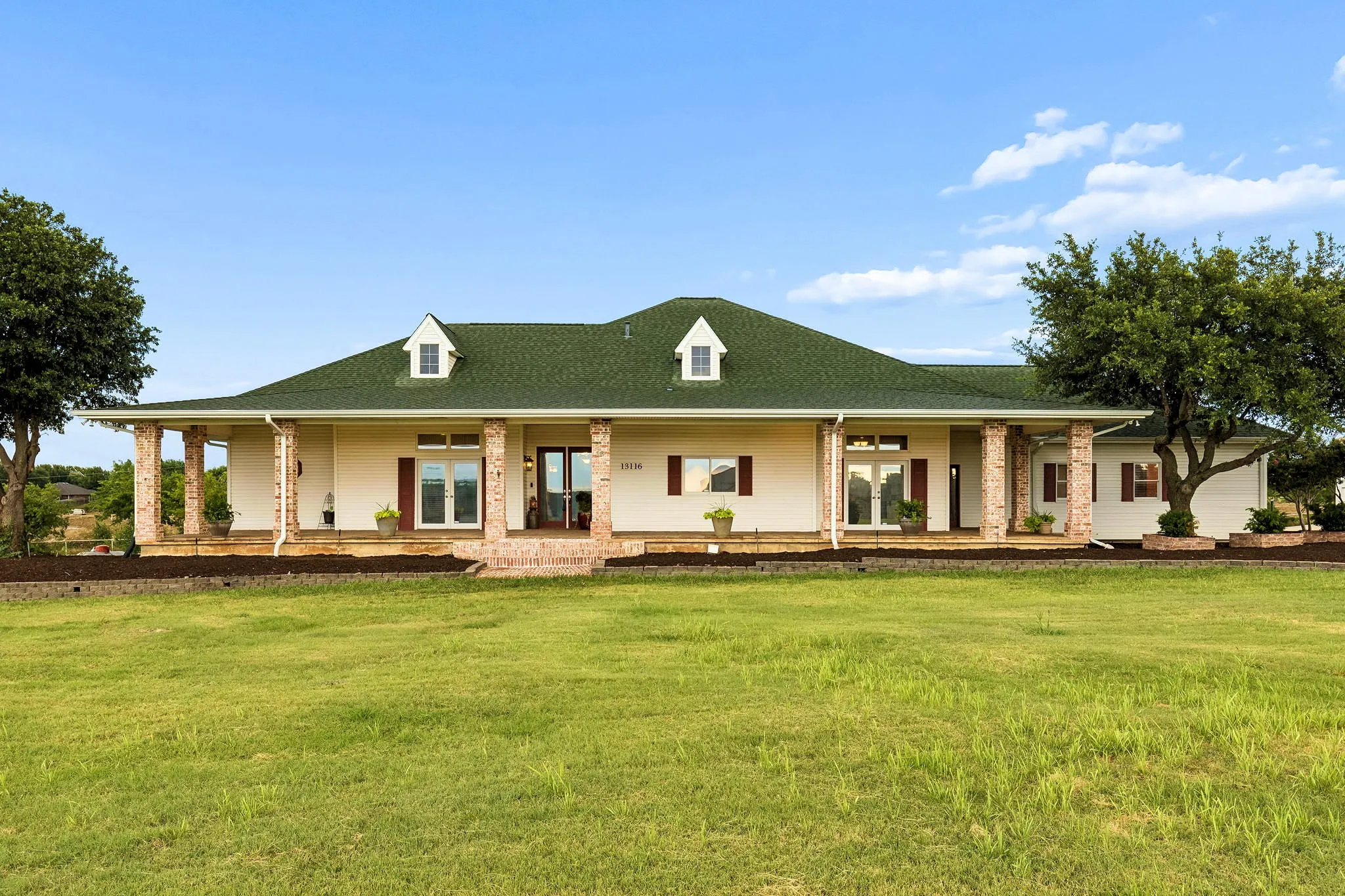 Single Family Residence For Sale in Tarrant County , 13116 Hillcrest Boulevard, Fort Worth, Texas 76244, 3 Bedroom, 3 Bathroom, 2 Garage spaces, 3,101 Sqft, built in 1984, mls#21329796, Real Estate Agent in Fort Worth, Homes For Sale in Tarrant county, Homes For Sale in Fort Worth, Realtor in Fort Worth Texas, Real Estate Brokerage Independent Realty Texas, Luminita Cordes Realtor