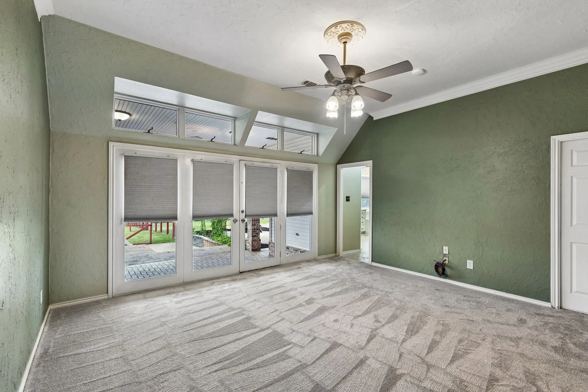 Single Family Residence For Sale in Tarrant County , 13116 Hillcrest Boulevard, Fort Worth, Texas 76244, 3 Bedroom, 3 Bathroom, 2 Garage spaces, 3,101 Sqft, built in 1984, mls#21329796, Real Estate Agent in Fort Worth, Homes For Sale in Tarrant county, Homes For Sale in Fort Worth, Realtor in Fort Worth Texas, Real Estate Brokerage Independent Realty Texas, Luminita Cordes Realtor