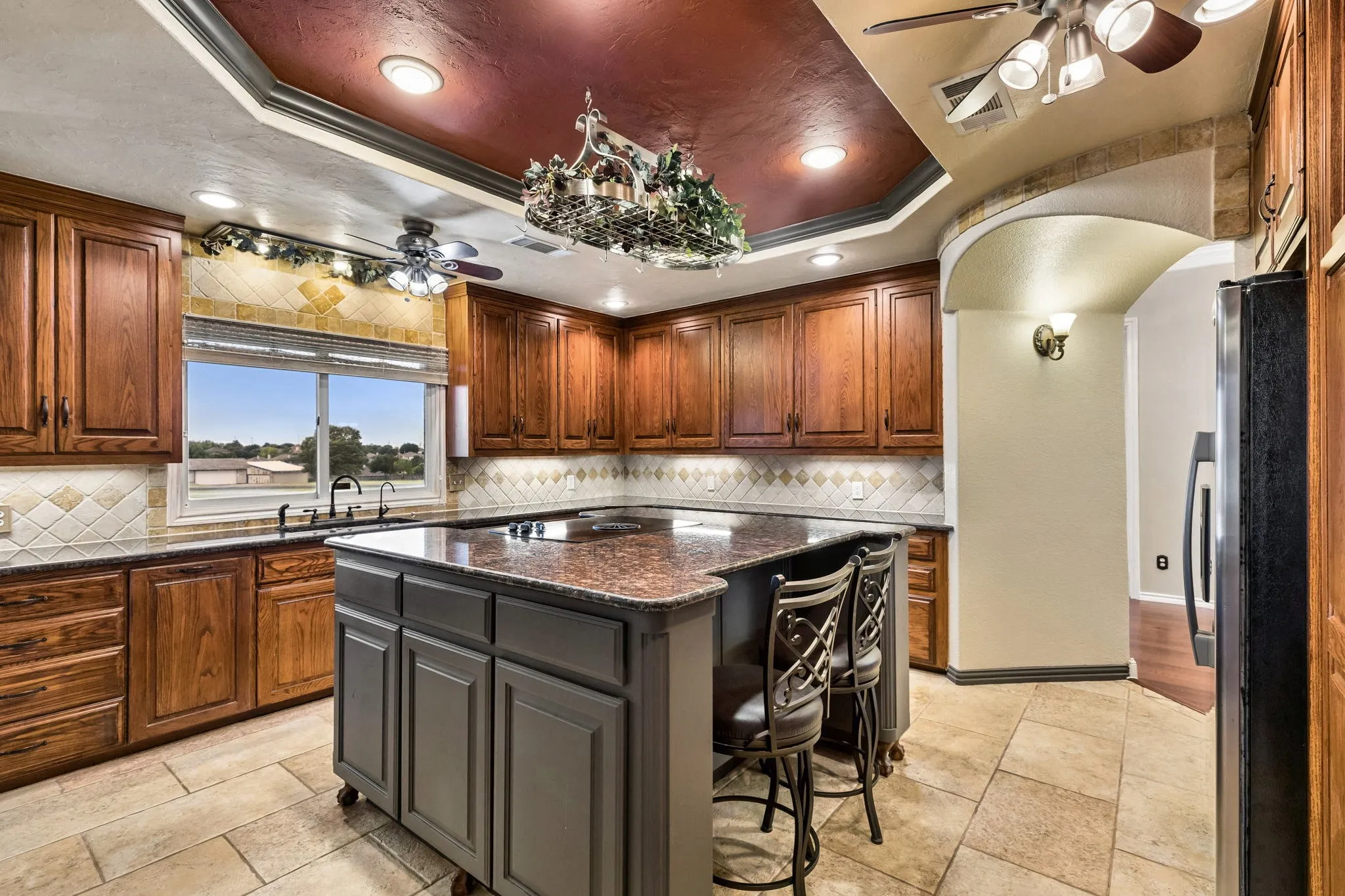 Single Family Residence For Sale in Tarrant County , 13116 Hillcrest Boulevard, Fort Worth, Texas 76244, 3 Bedroom, 3 Bathroom, 2 Garage spaces, 3,101 Sqft, built in 1984, mls#21329796, Real Estate Agent in Fort Worth, Homes For Sale in Tarrant county, Homes For Sale in Fort Worth, Realtor in Fort Worth Texas, Real Estate Brokerage Independent Realty Texas, Luminita Cordes Realtor