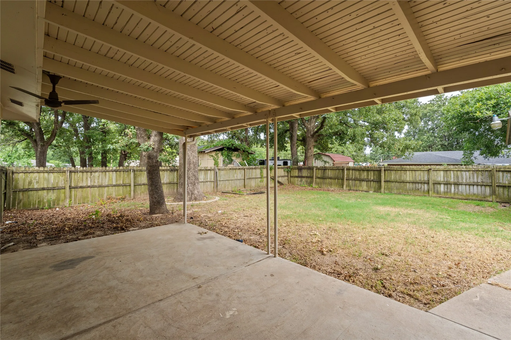 Single Family Residence For Sale in Hopkins County , 604 Lee Street, Sulphur Springs, Texas 75482, 3 Bedroom, 2 Bathroom, Garage spaces, 1,720 Sqft, built in 1961, mls#21332229, Real Estate Agent in Sulphur Springs, Homes For Sale in Hopkins county, Homes For Sale in Sulphur Springs, Realtor in Sulphur Springs Texas, Real Estate Brokerage Independent Realty Texas, Luminita Cordes Realtor