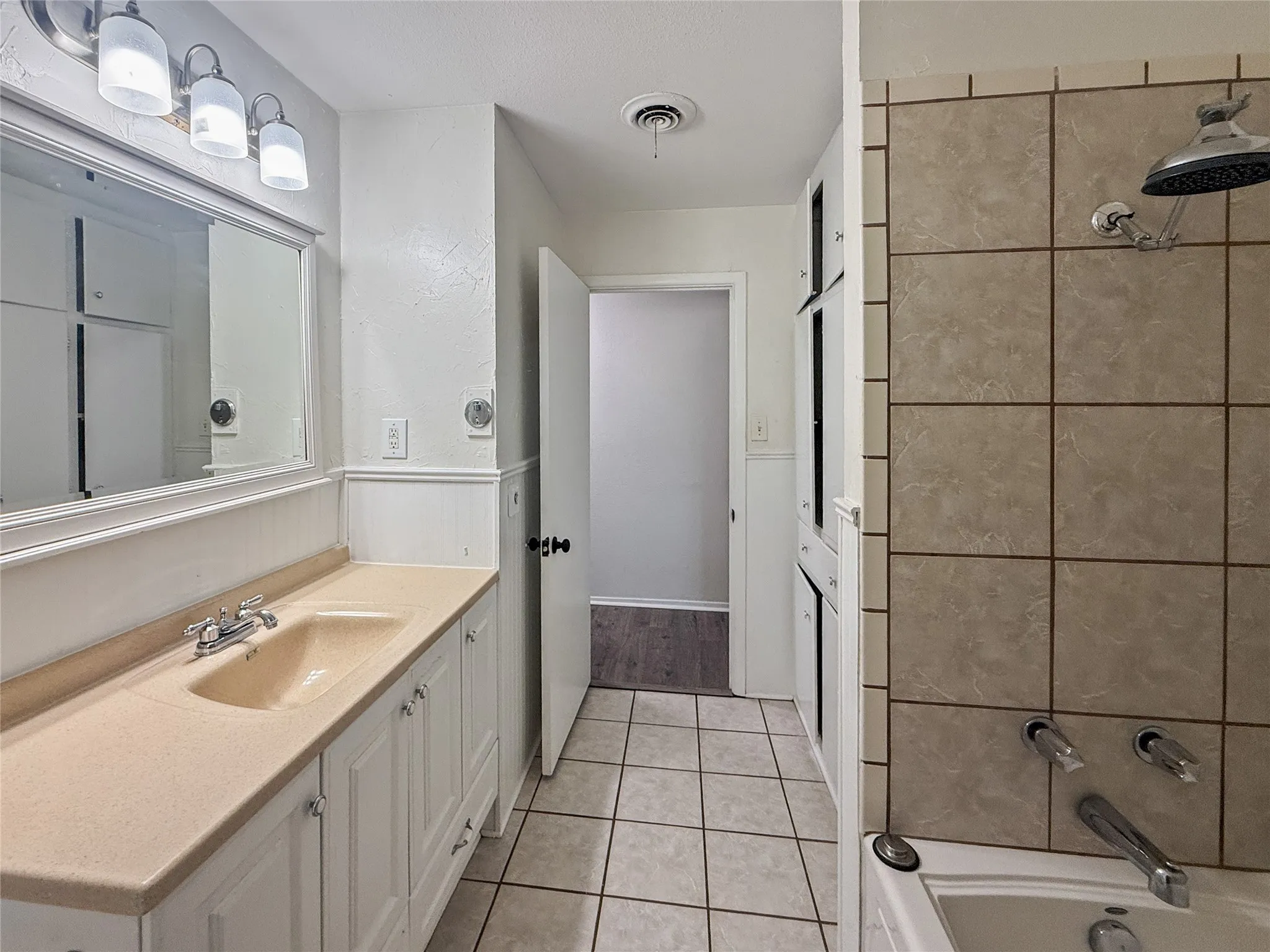 Single Family Residence For Sale in Hopkins County , 604 Lee Street, Sulphur Springs, Texas 75482, 3 Bedroom, 2 Bathroom, Garage spaces, 1,720 Sqft, built in 1961, mls#21332229, Real Estate Agent in Sulphur Springs, Homes For Sale in Hopkins county, Homes For Sale in Sulphur Springs, Realtor in Sulphur Springs Texas, Real Estate Brokerage Independent Realty Texas, Luminita Cordes Realtor