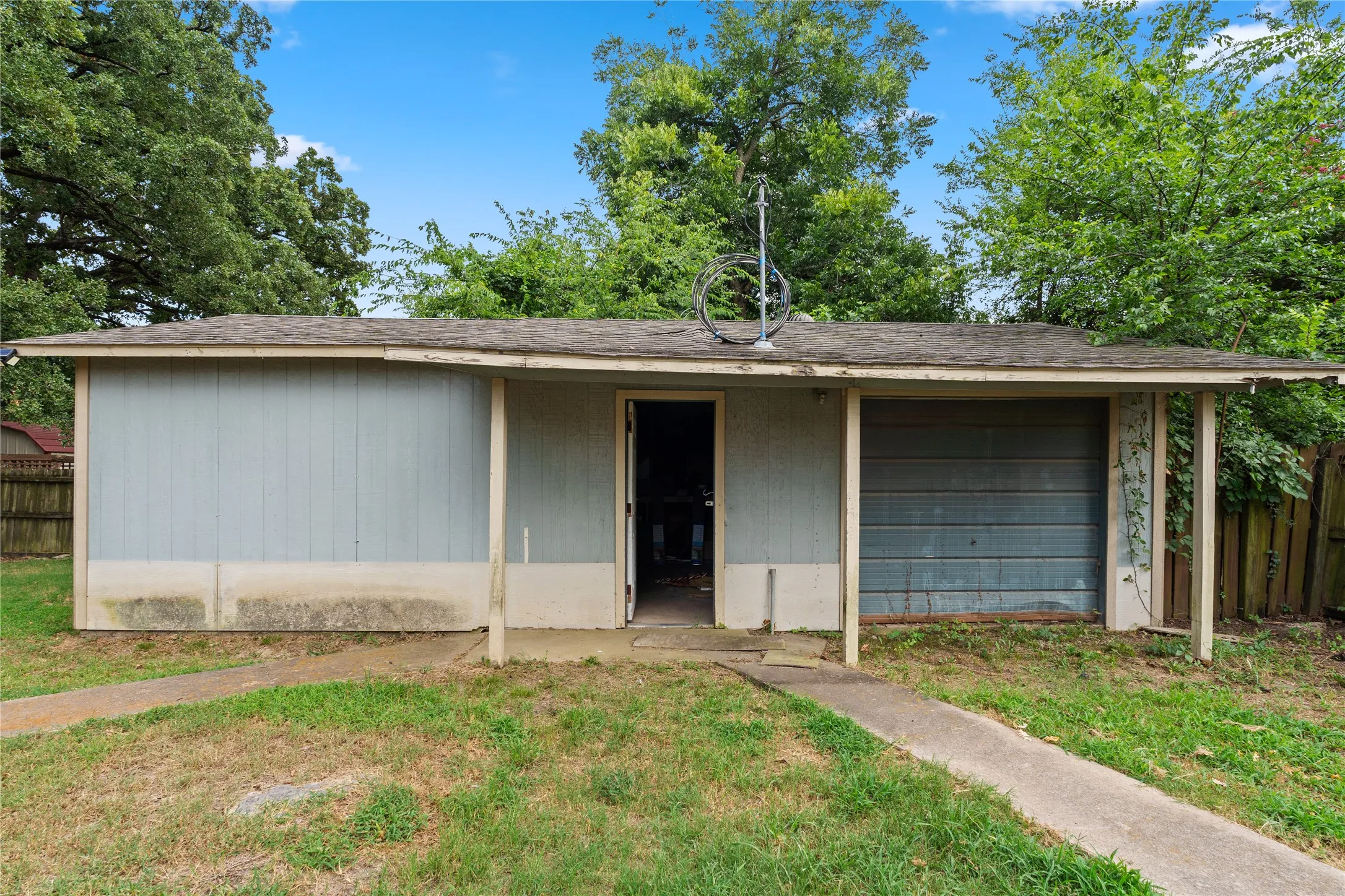 Single Family Residence For Sale in Hopkins County , 604 Lee Street, Sulphur Springs, Texas 75482, 3 Bedroom, 2 Bathroom, Garage spaces, 1,720 Sqft, built in 1961, mls#21332229, Real Estate Agent in Sulphur Springs, Homes For Sale in Hopkins county, Homes For Sale in Sulphur Springs, Realtor in Sulphur Springs Texas, Real Estate Brokerage Independent Realty Texas, Luminita Cordes Realtor