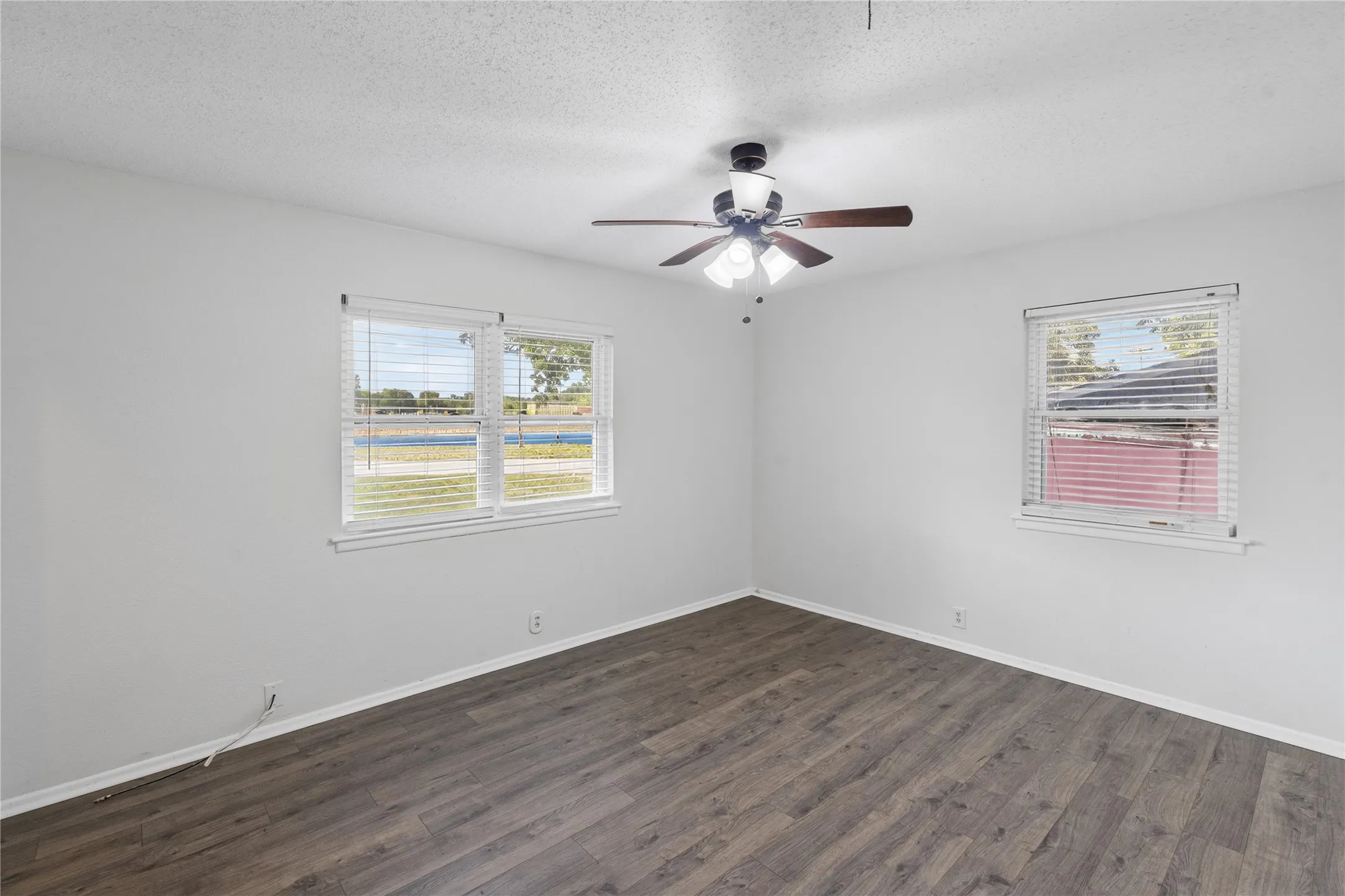 Single Family Residence For Sale in Hopkins County , 604 Lee Street, Sulphur Springs, Texas 75482, 3 Bedroom, 2 Bathroom, Garage spaces, 1,720 Sqft, built in 1961, mls#21332229, Real Estate Agent in Sulphur Springs, Homes For Sale in Hopkins county, Homes For Sale in Sulphur Springs, Realtor in Sulphur Springs Texas, Real Estate Brokerage Independent Realty Texas, Luminita Cordes Realtor